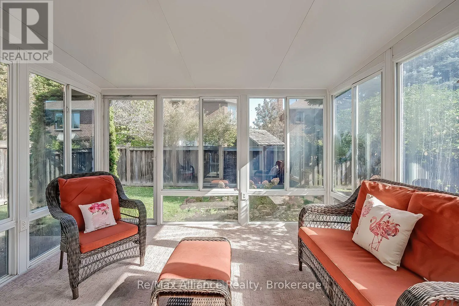 2151 PINEVIEW DRIVE