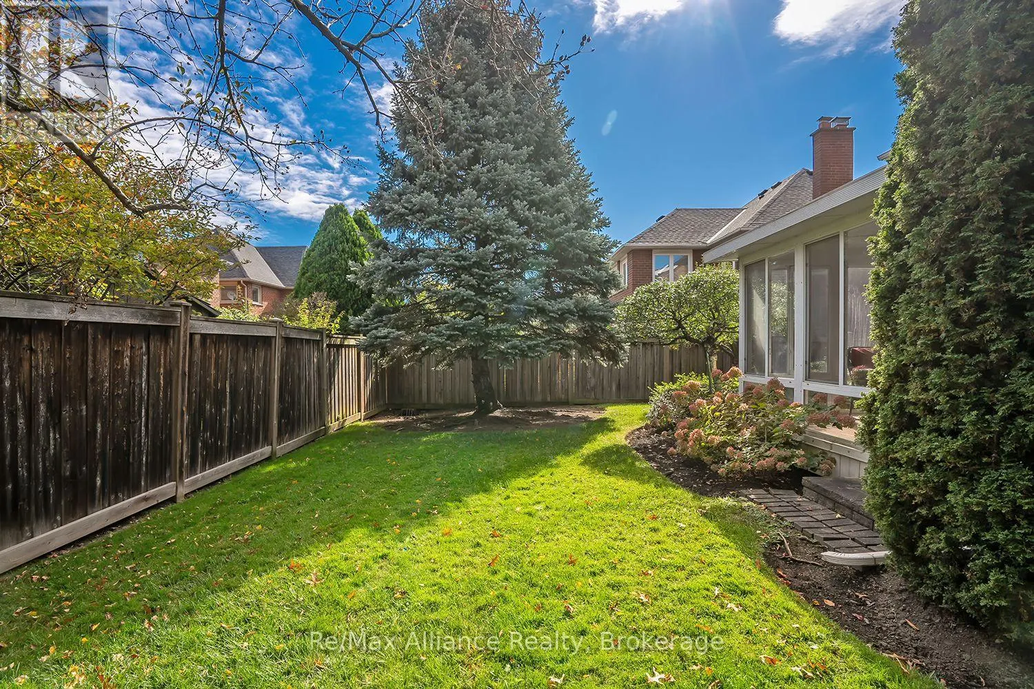 2151 PINEVIEW DRIVE
