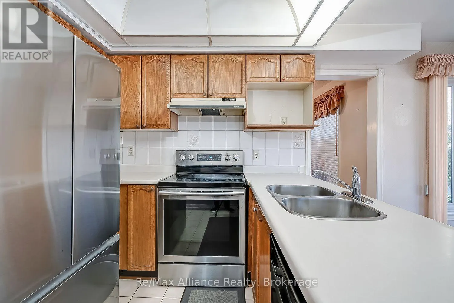 2151 PINEVIEW DRIVE