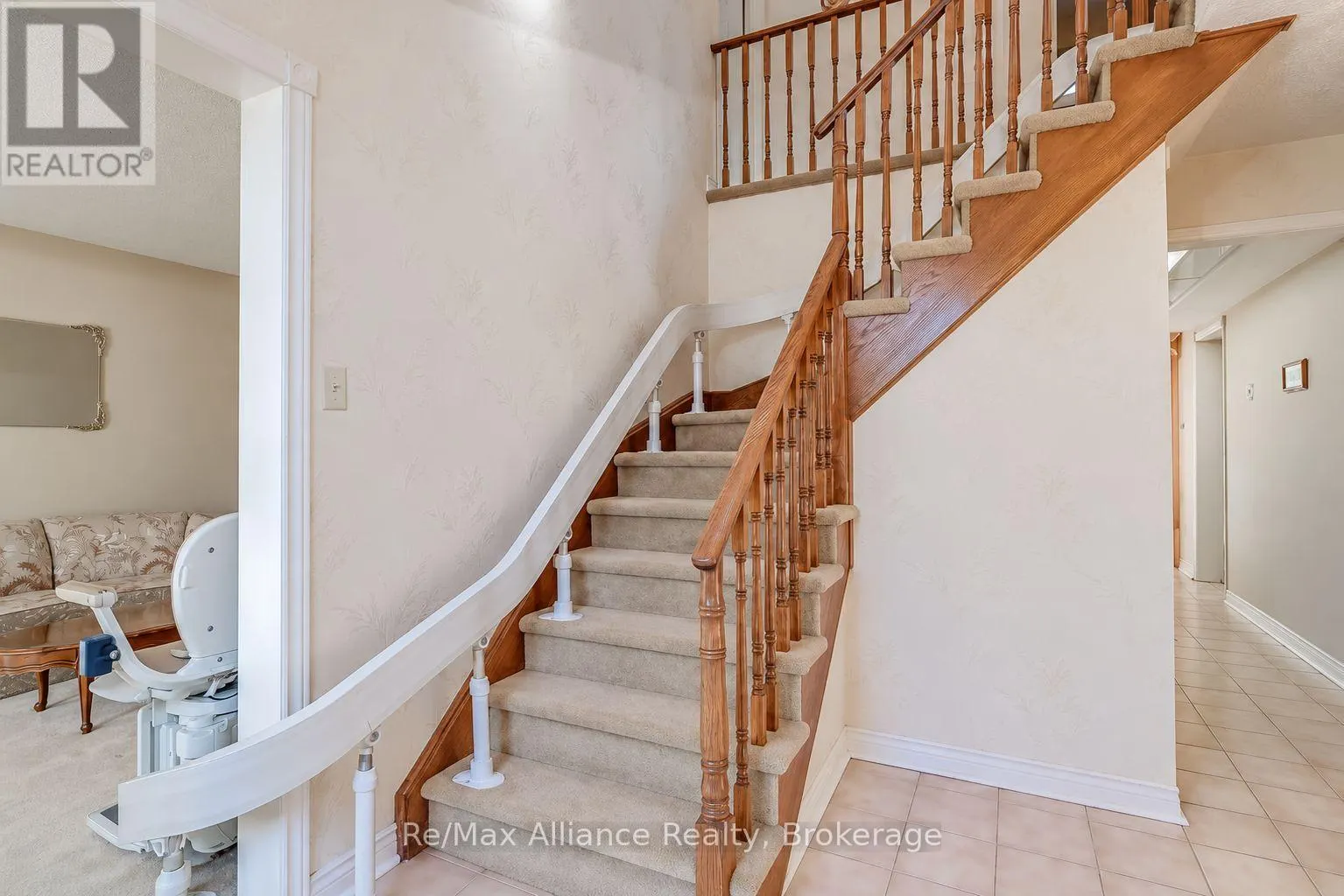 2151 PINEVIEW DRIVE