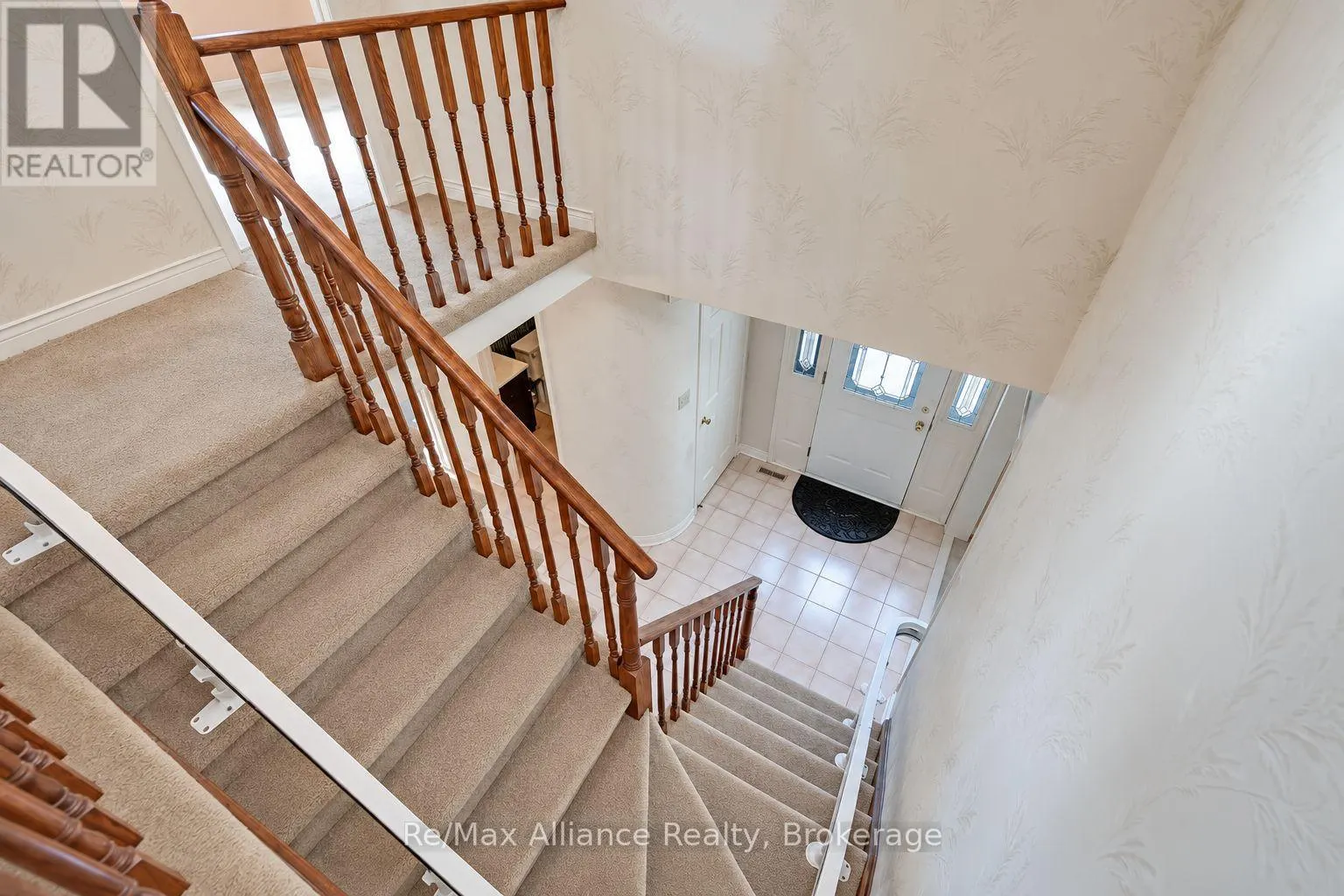 2151 PINEVIEW DRIVE
