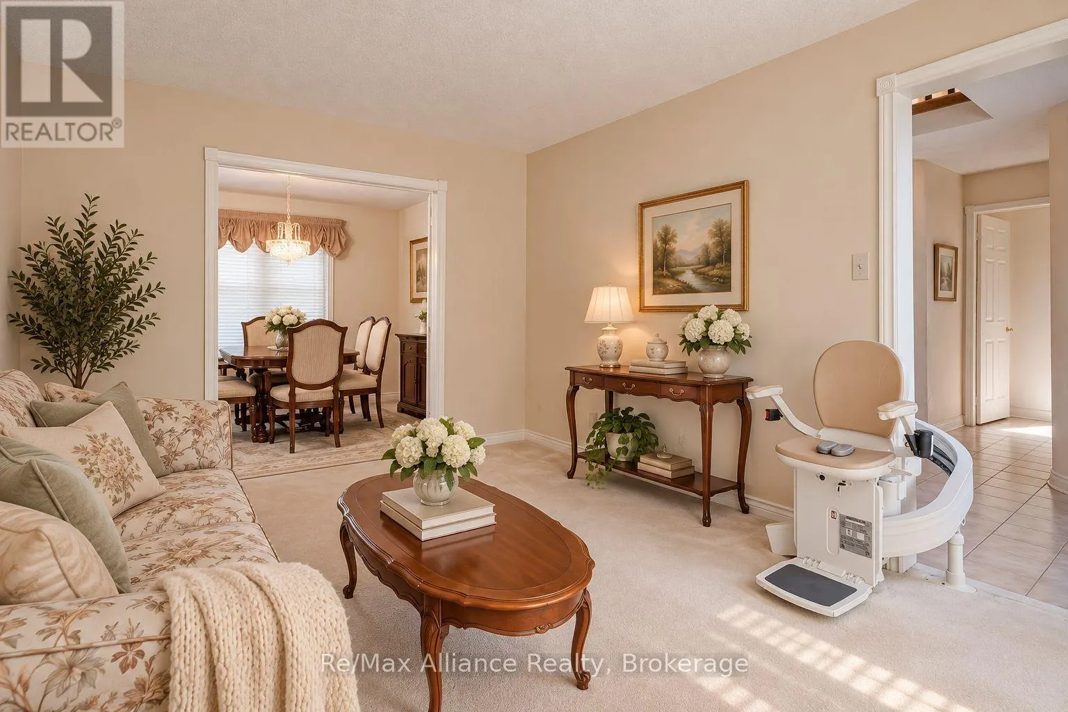 2151 PINEVIEW DRIVE
