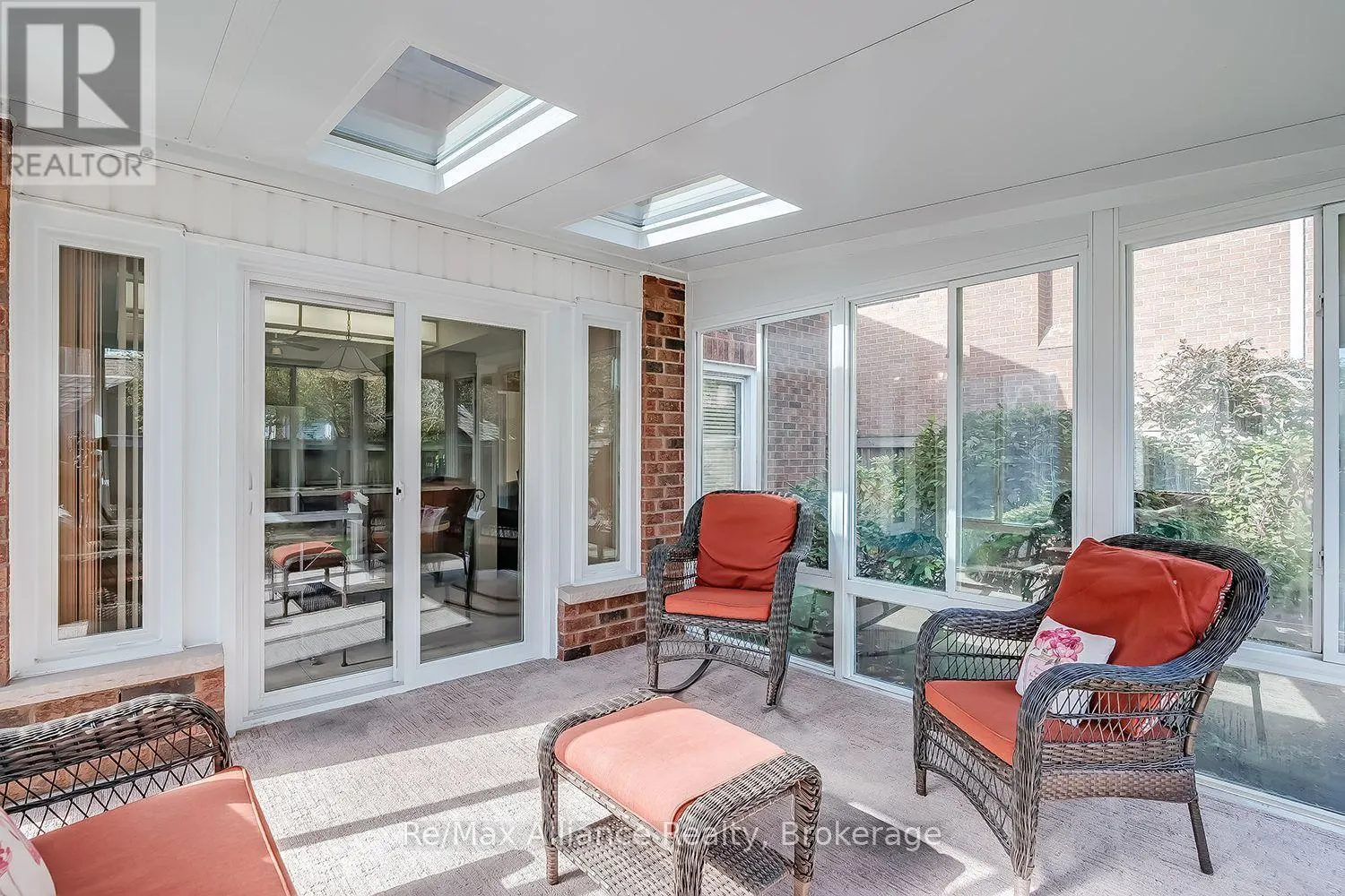 2151 PINEVIEW DRIVE