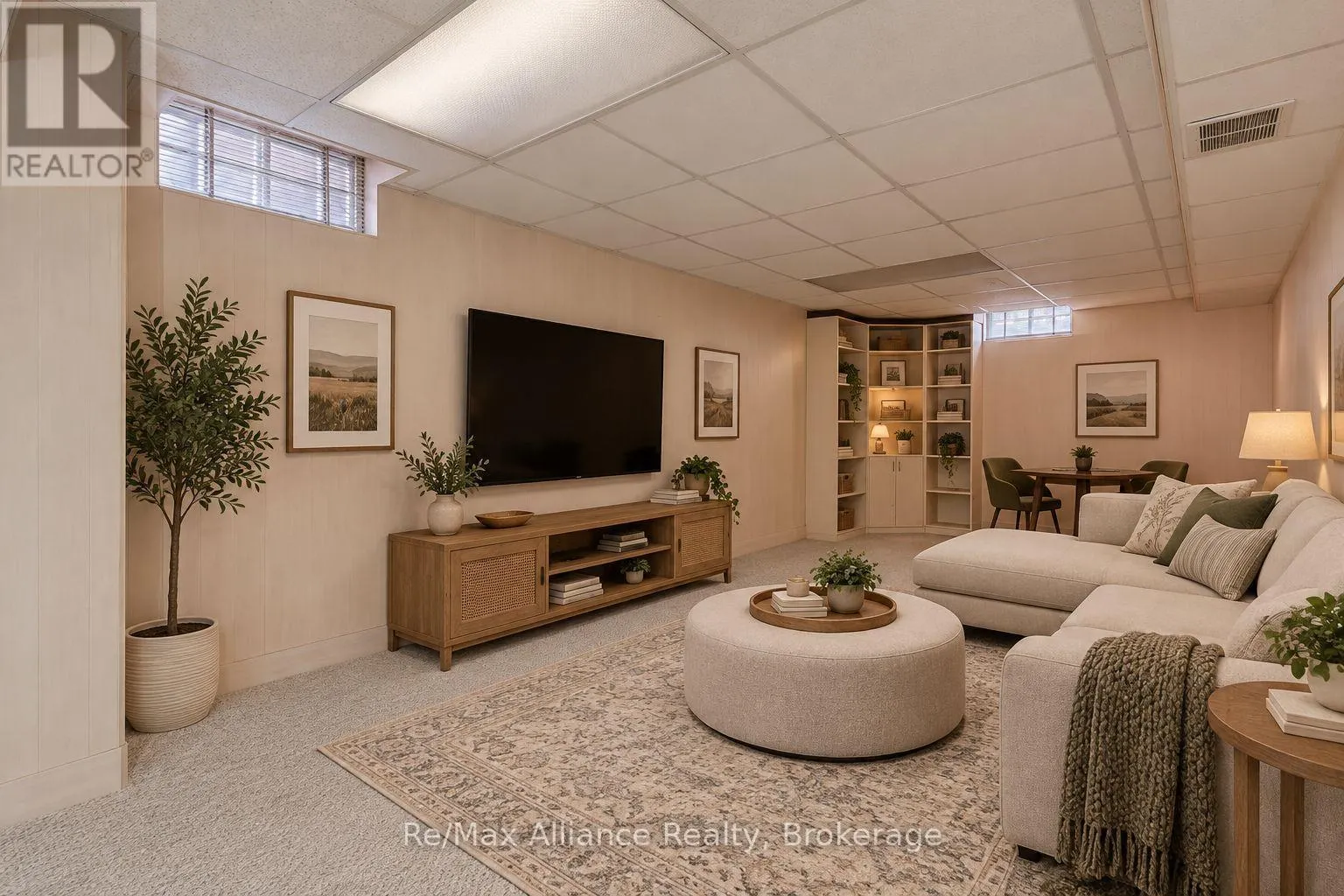 2151 PINEVIEW DRIVE