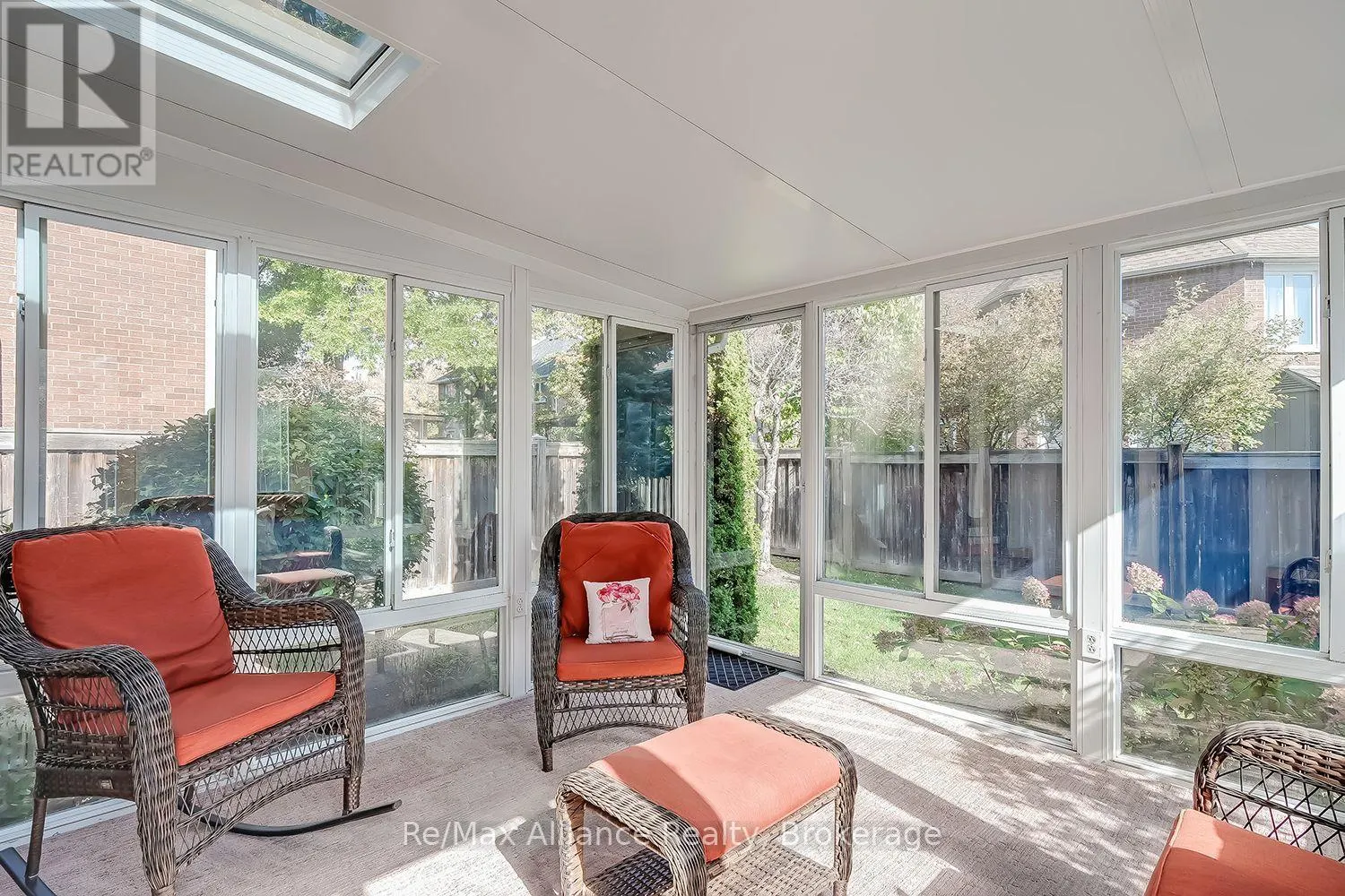 2151 PINEVIEW DRIVE