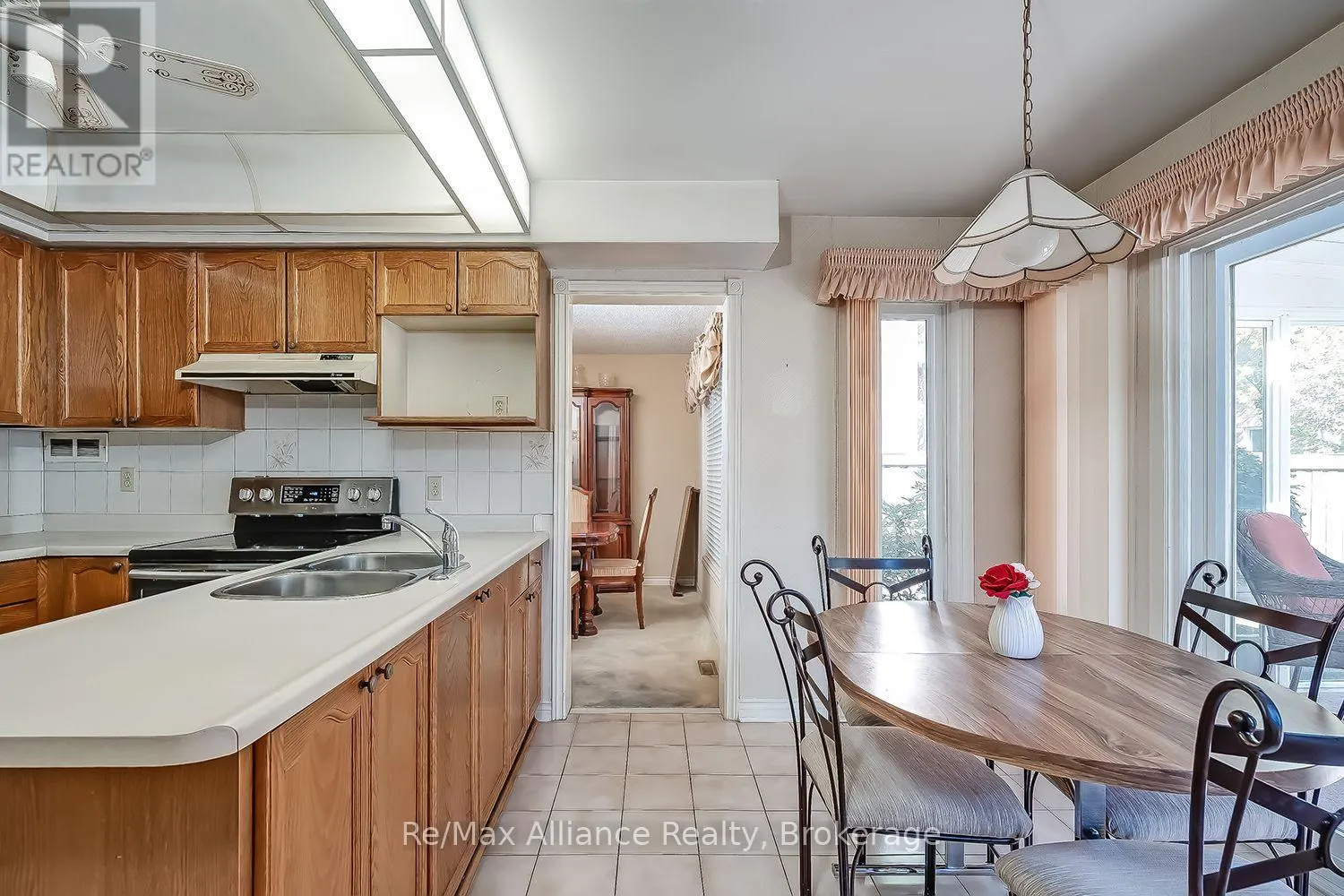 2151 PINEVIEW DRIVE