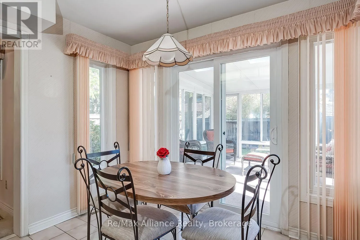2151 PINEVIEW DRIVE