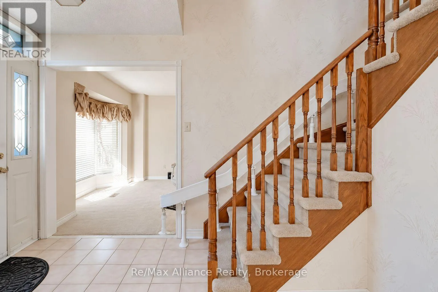 2151 PINEVIEW DRIVE