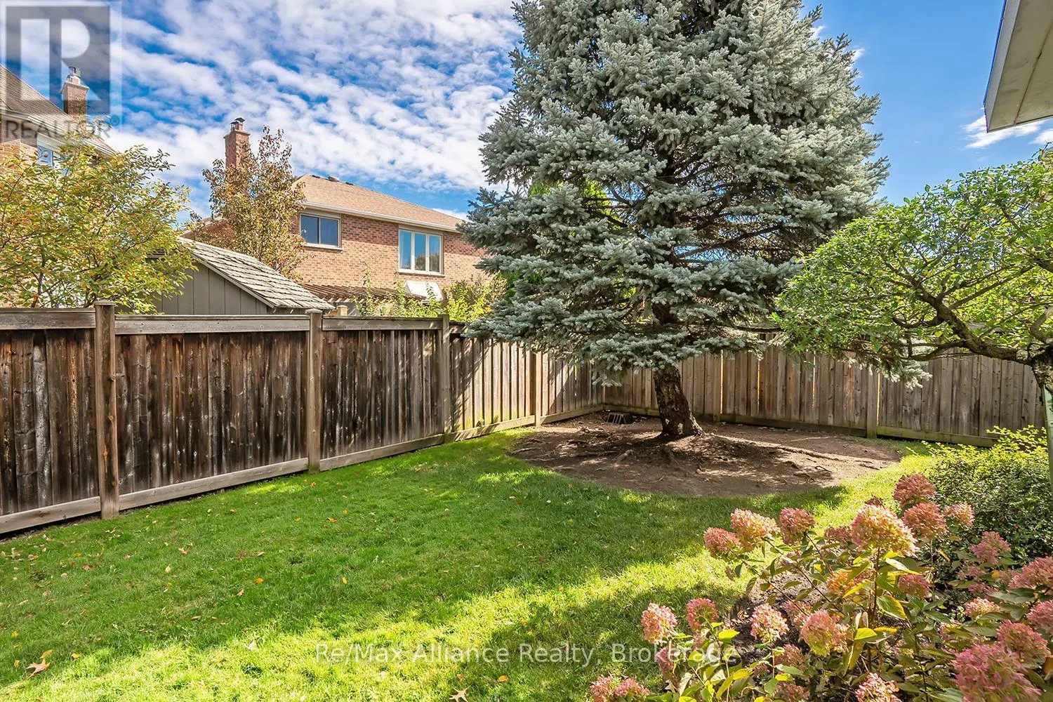 2151 PINEVIEW DRIVE