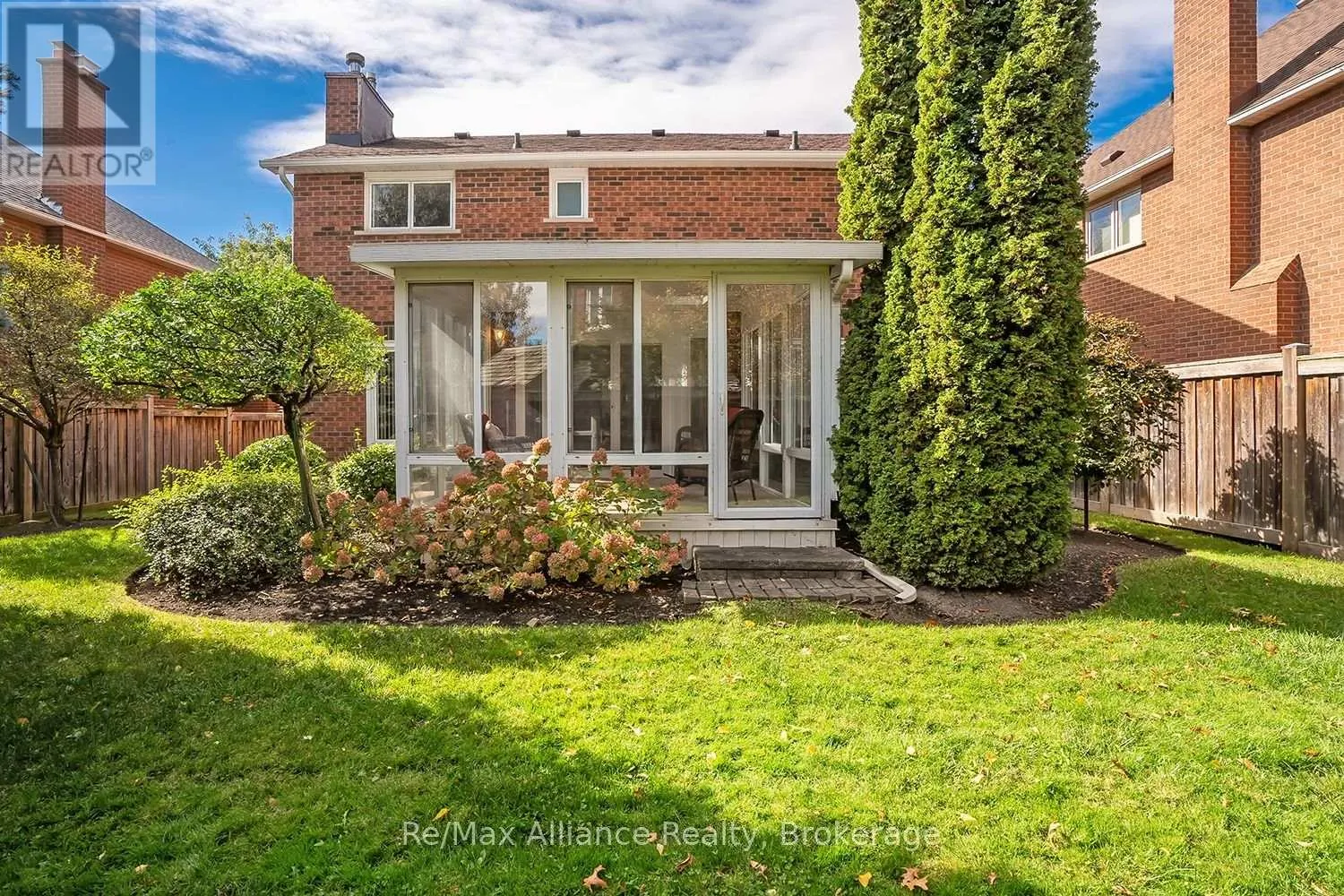 2151 PINEVIEW DRIVE