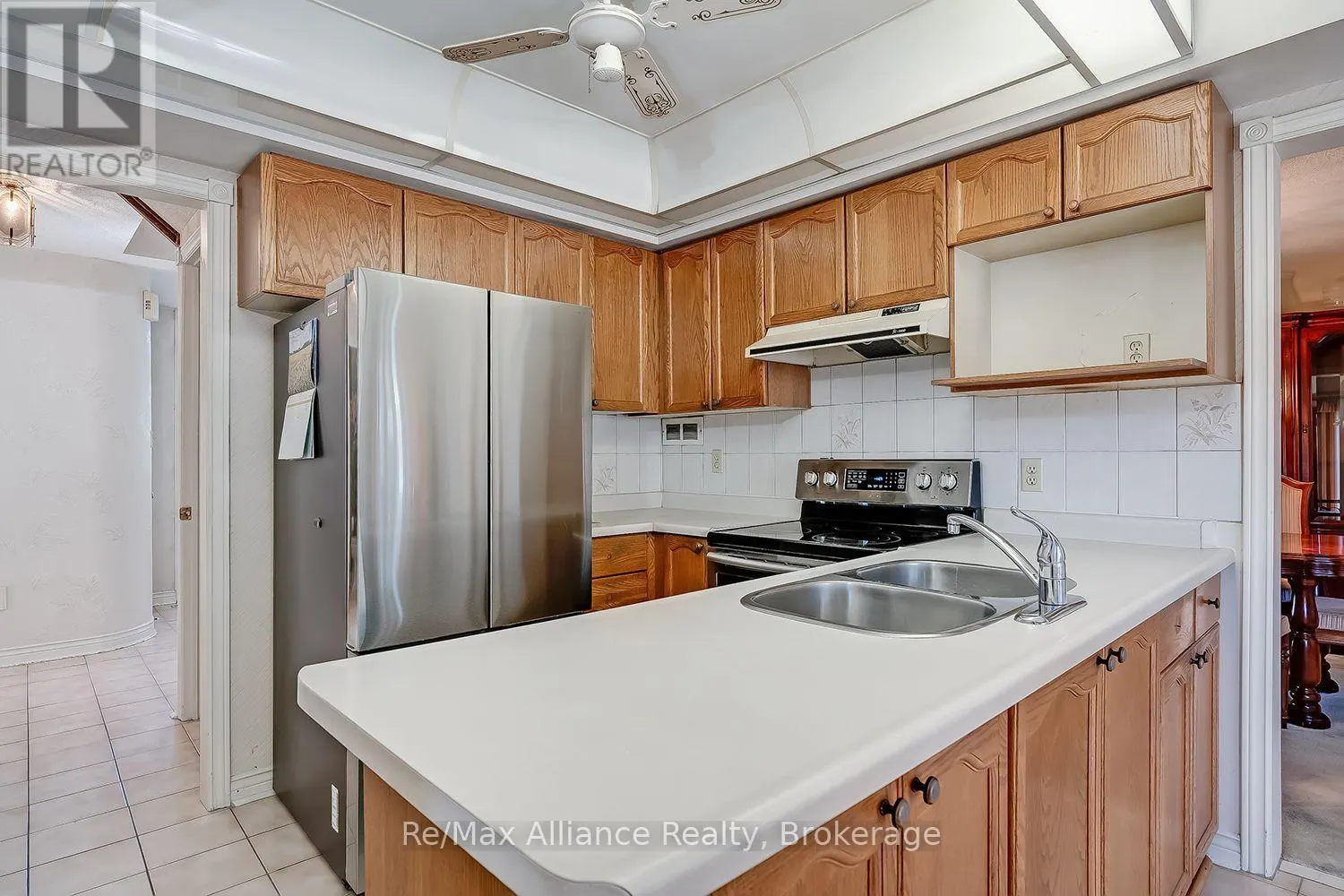 2151 PINEVIEW DRIVE