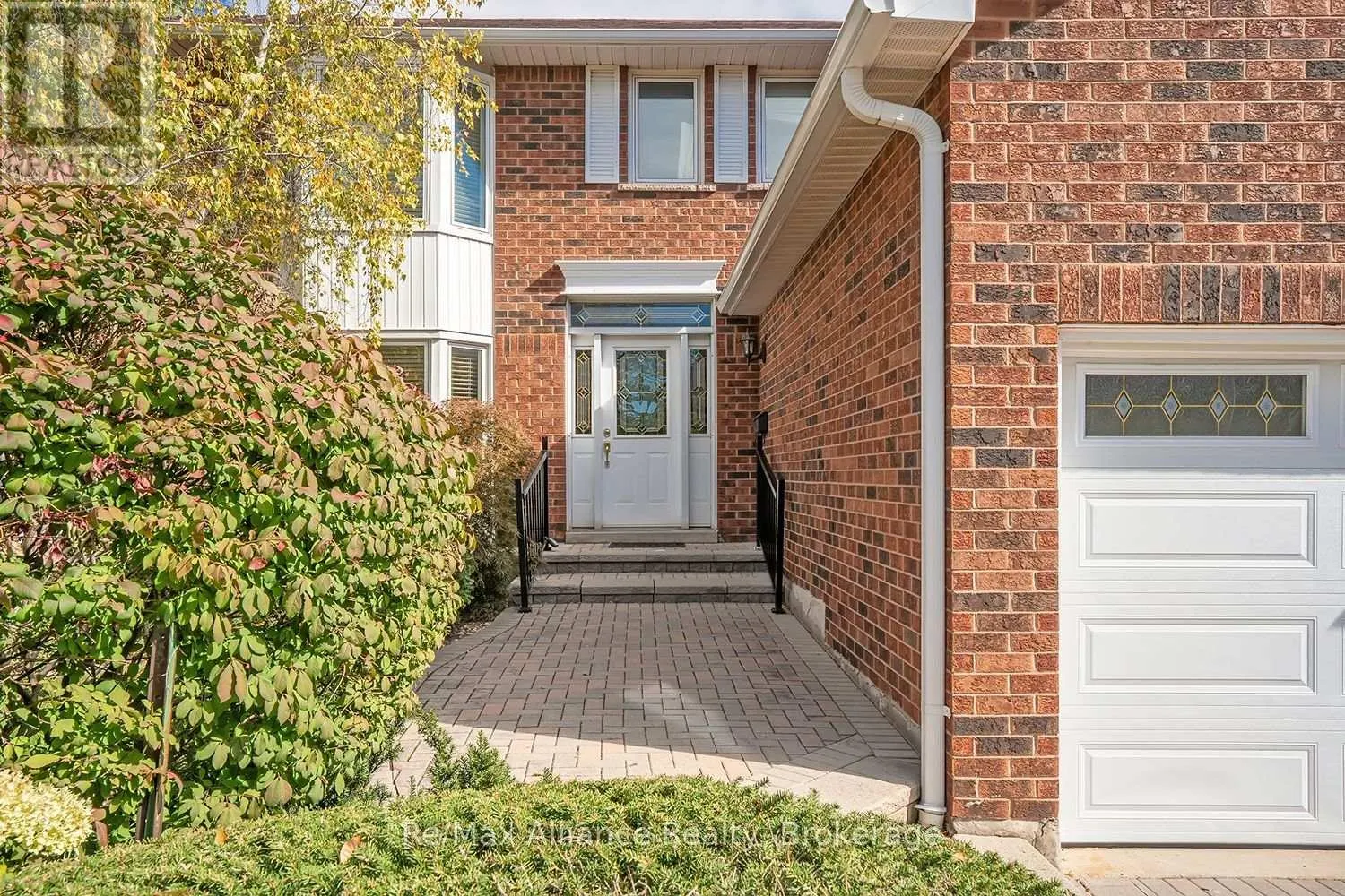 2151 PINEVIEW DRIVE