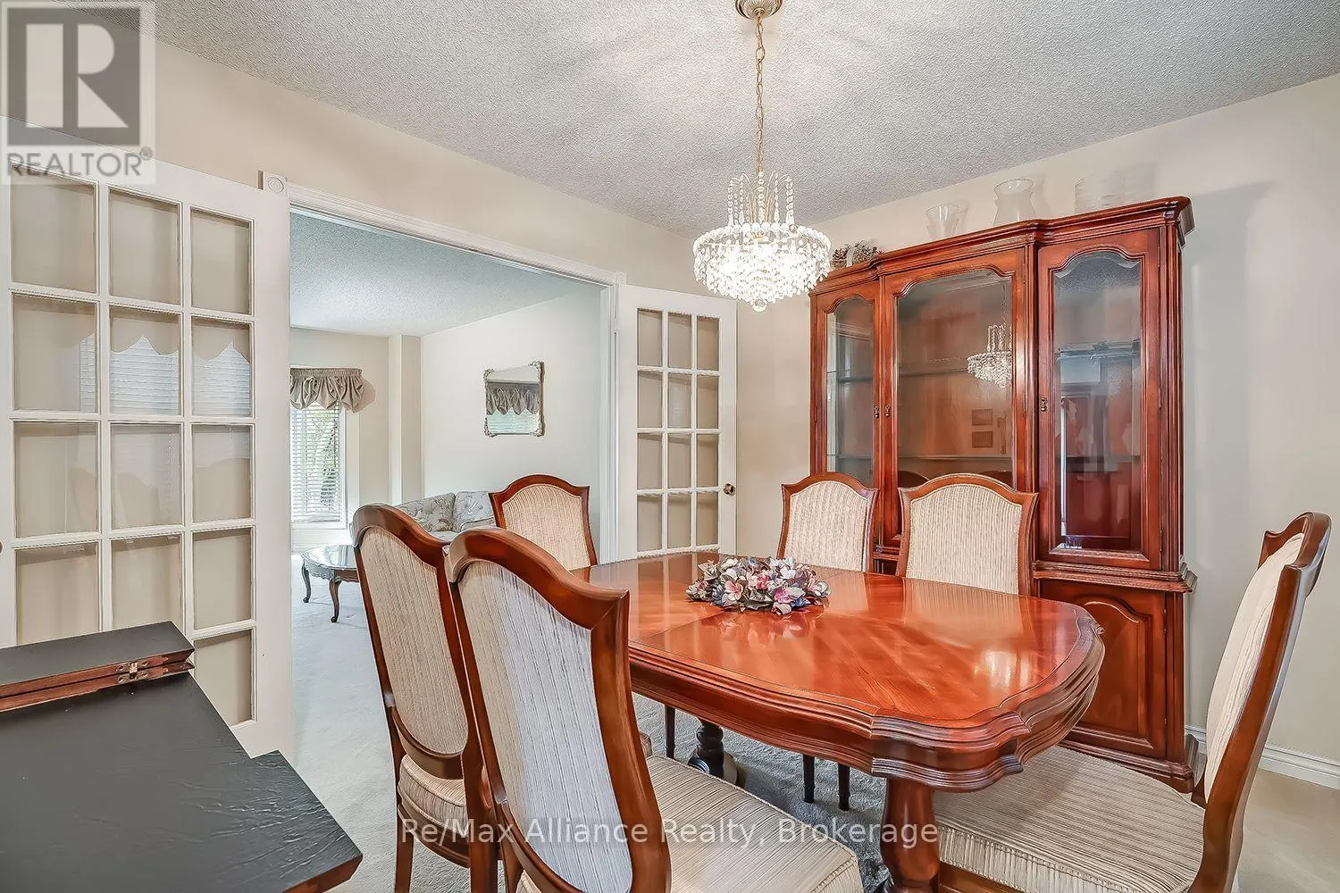 2151 PINEVIEW DRIVE