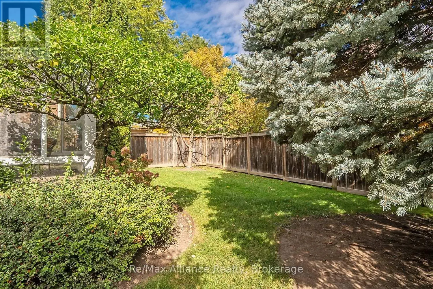 2151 PINEVIEW DRIVE