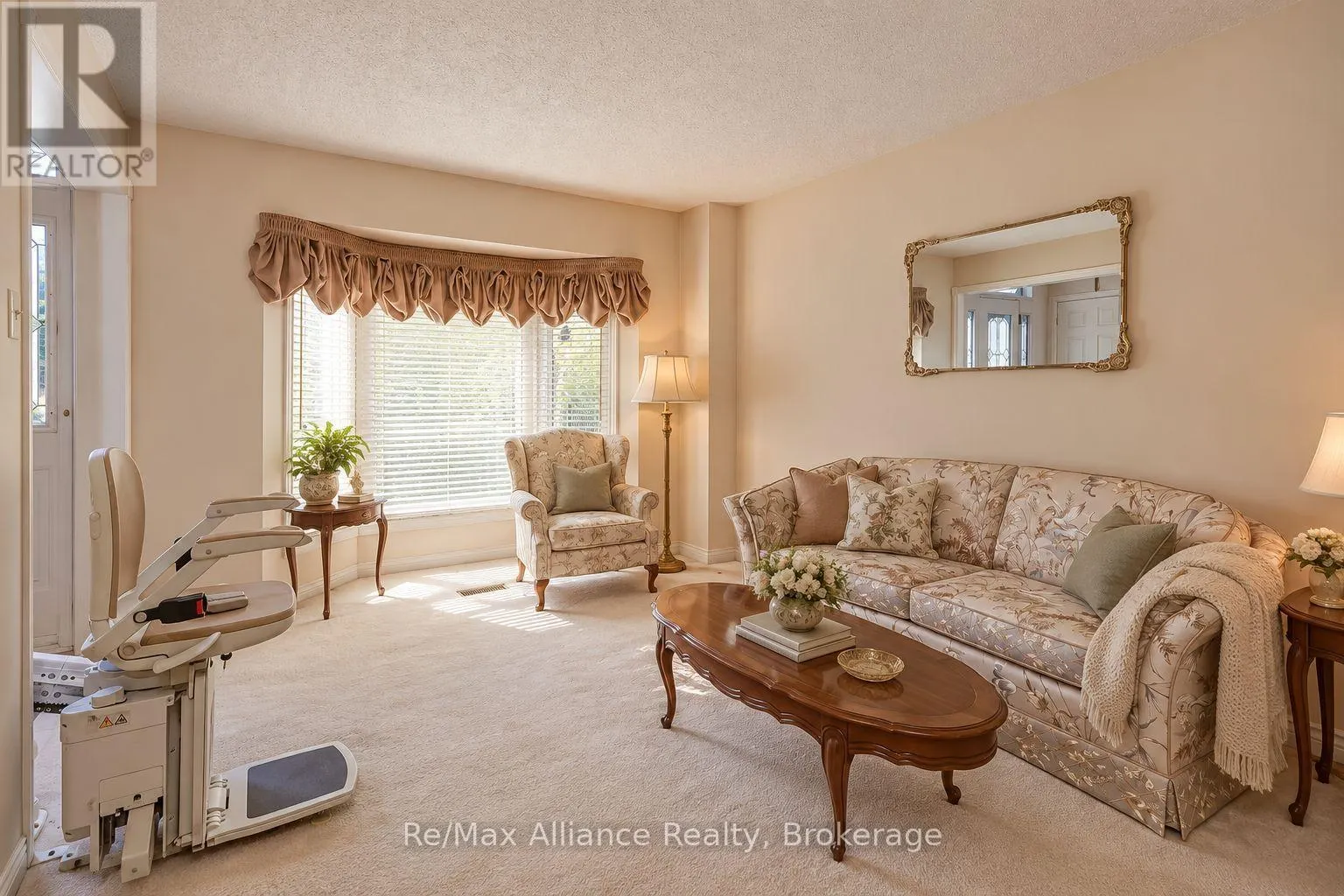 2151 PINEVIEW DRIVE