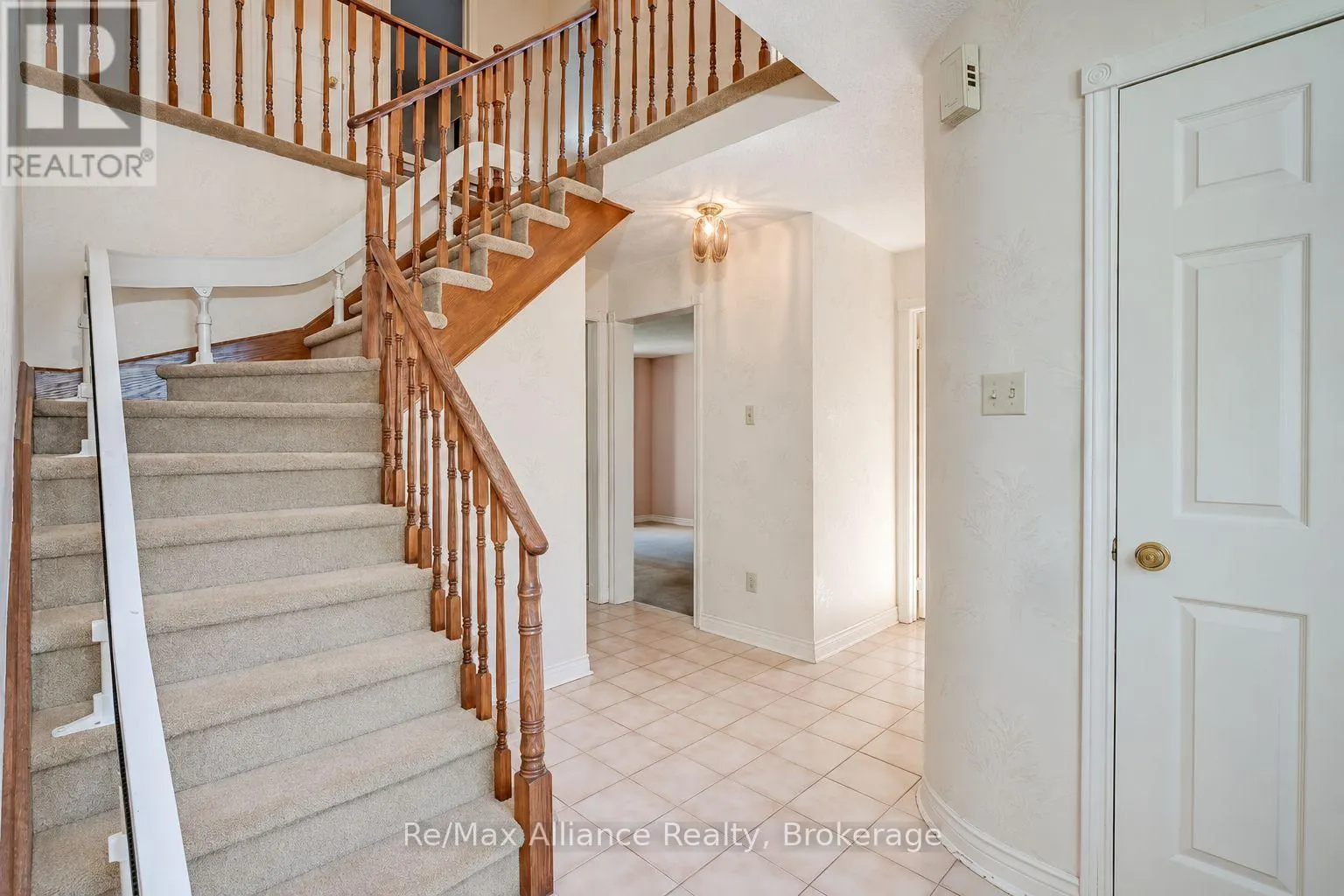 2151 PINEVIEW DRIVE