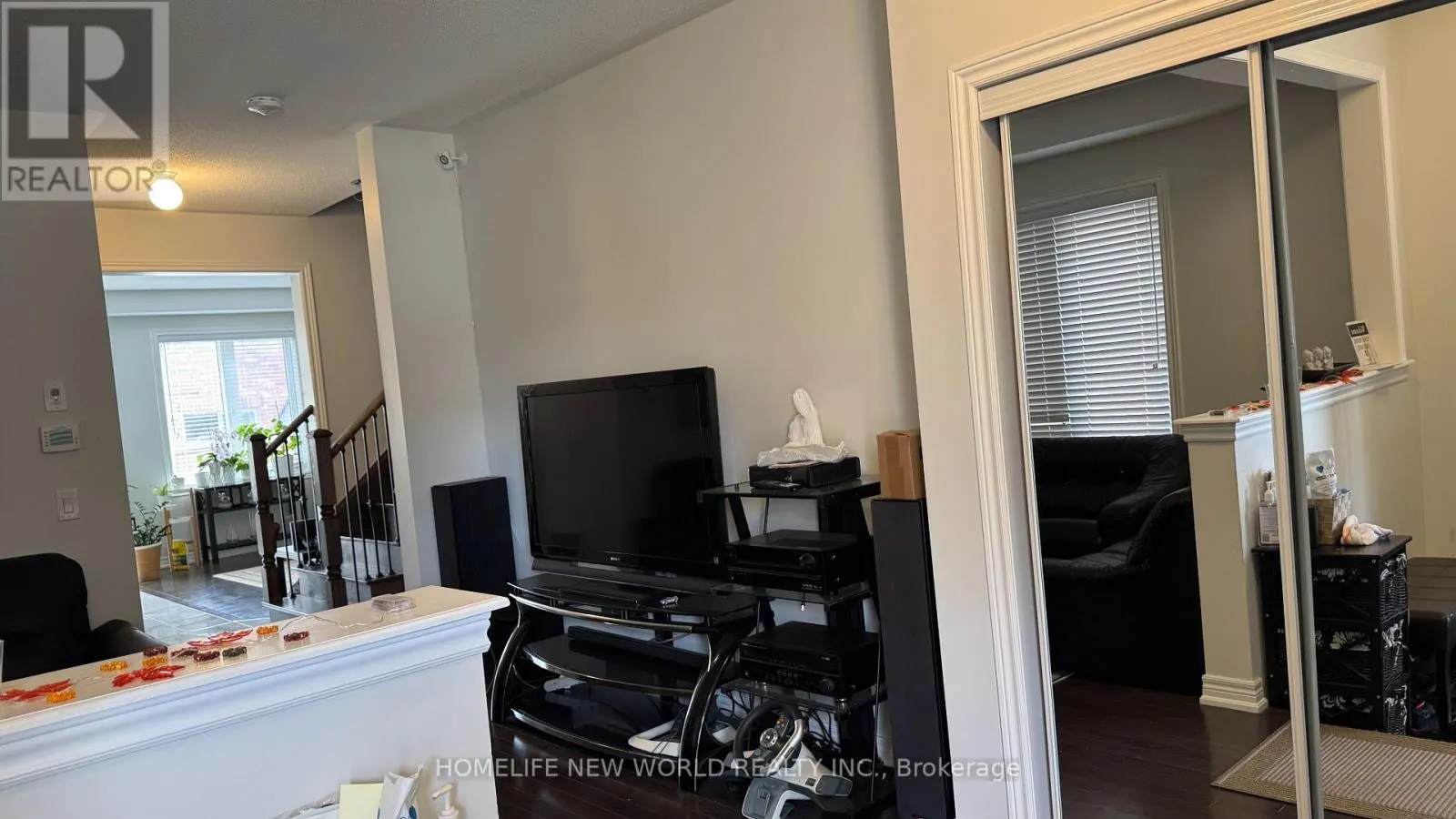 15 GROVE END WAY