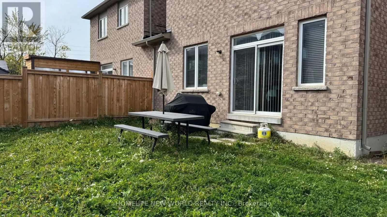 15 GROVE END WAY