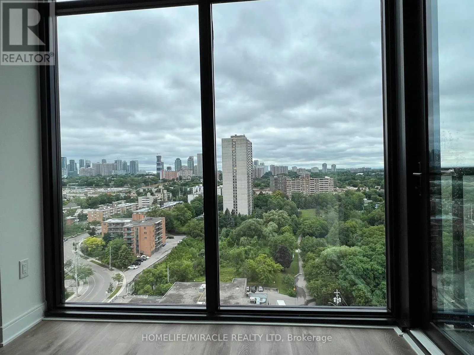 1603 - 86 DUNDAS STREET E