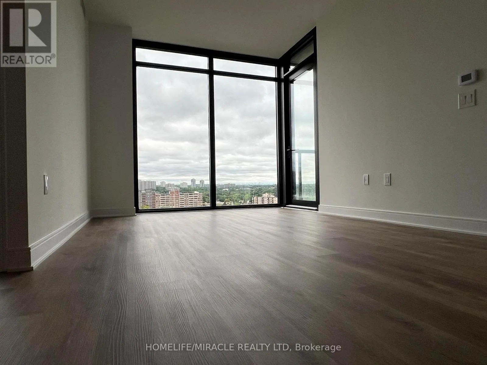 1603 - 86 DUNDAS STREET E