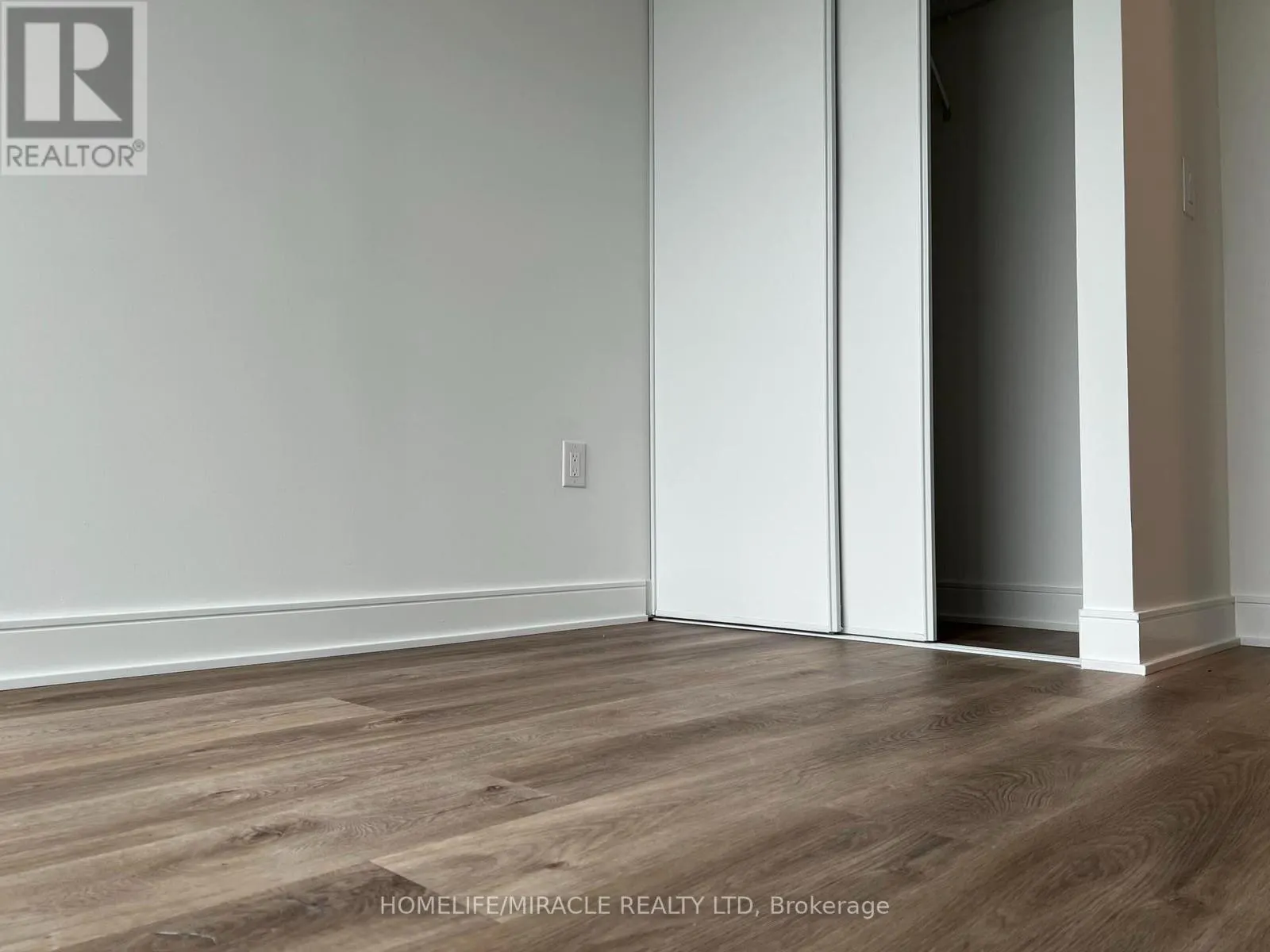 1603 - 86 DUNDAS STREET E