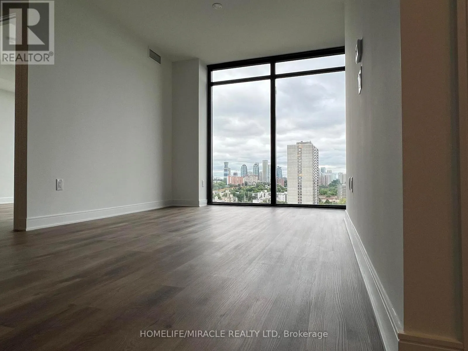 1603 - 86 DUNDAS STREET E