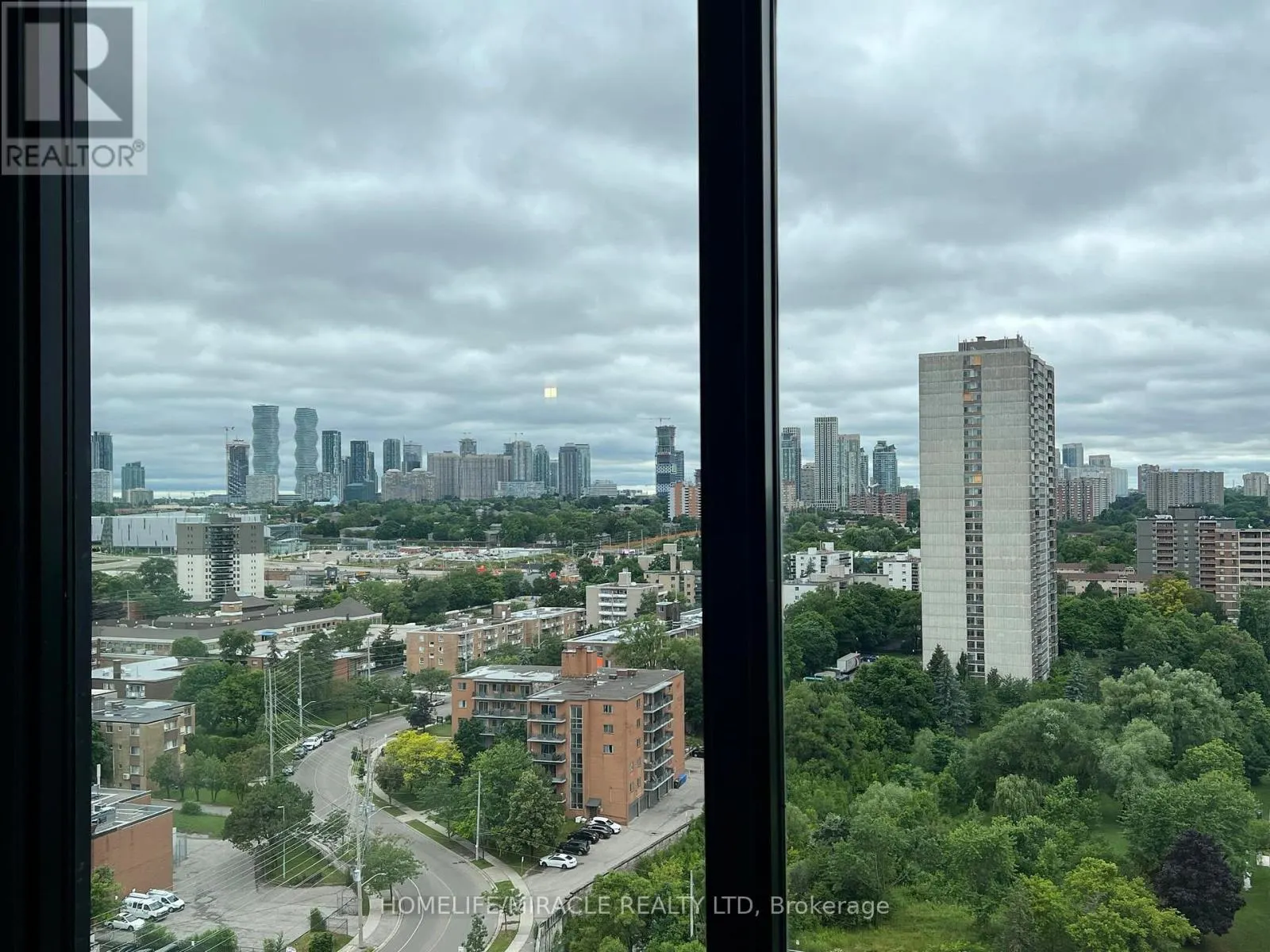 1603 - 86 DUNDAS STREET E