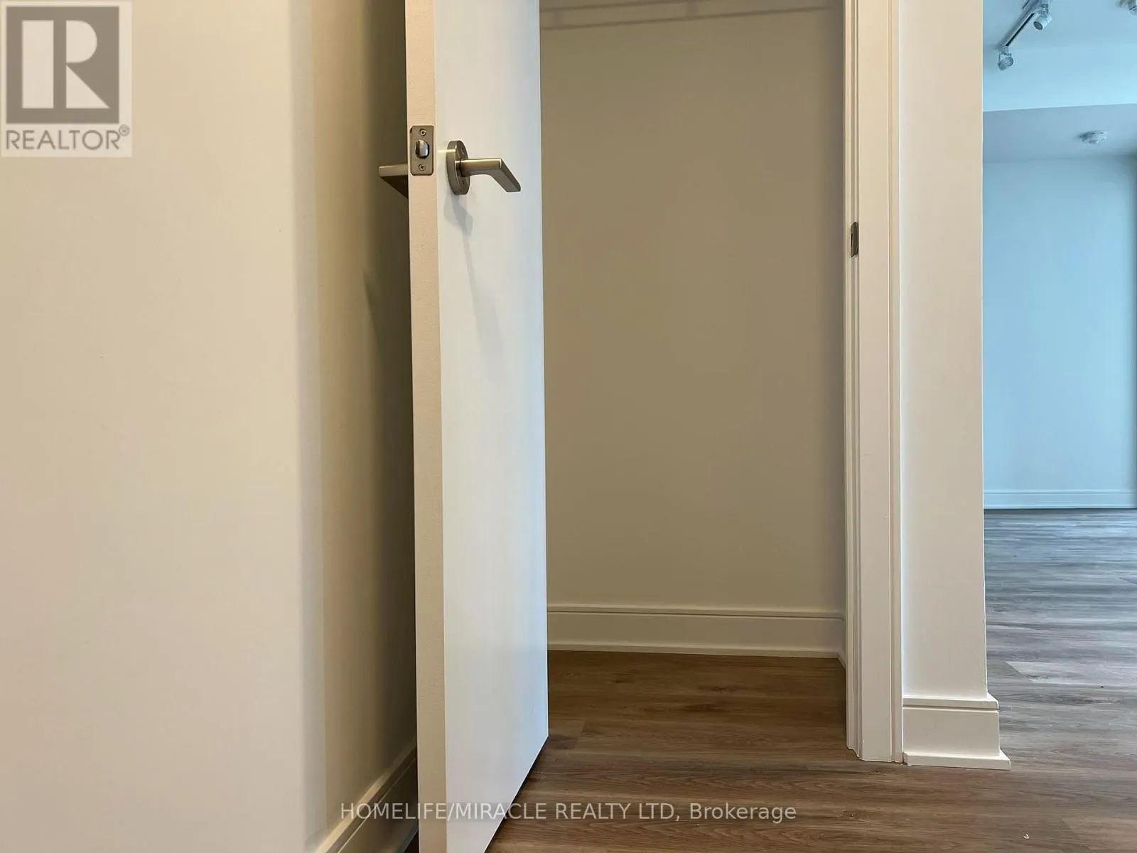 1603 - 86 DUNDAS STREET E
