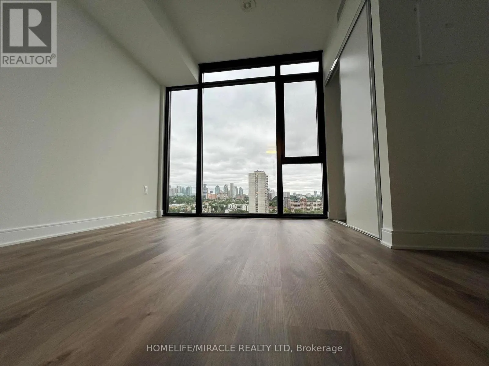 1603 - 86 DUNDAS STREET E