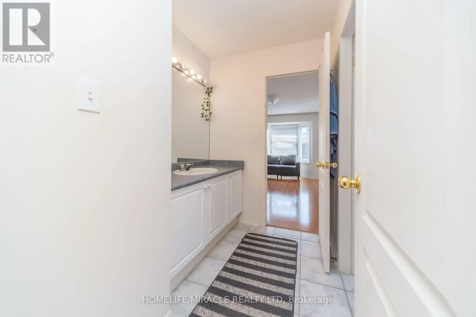 32 GOLD TREE STREET