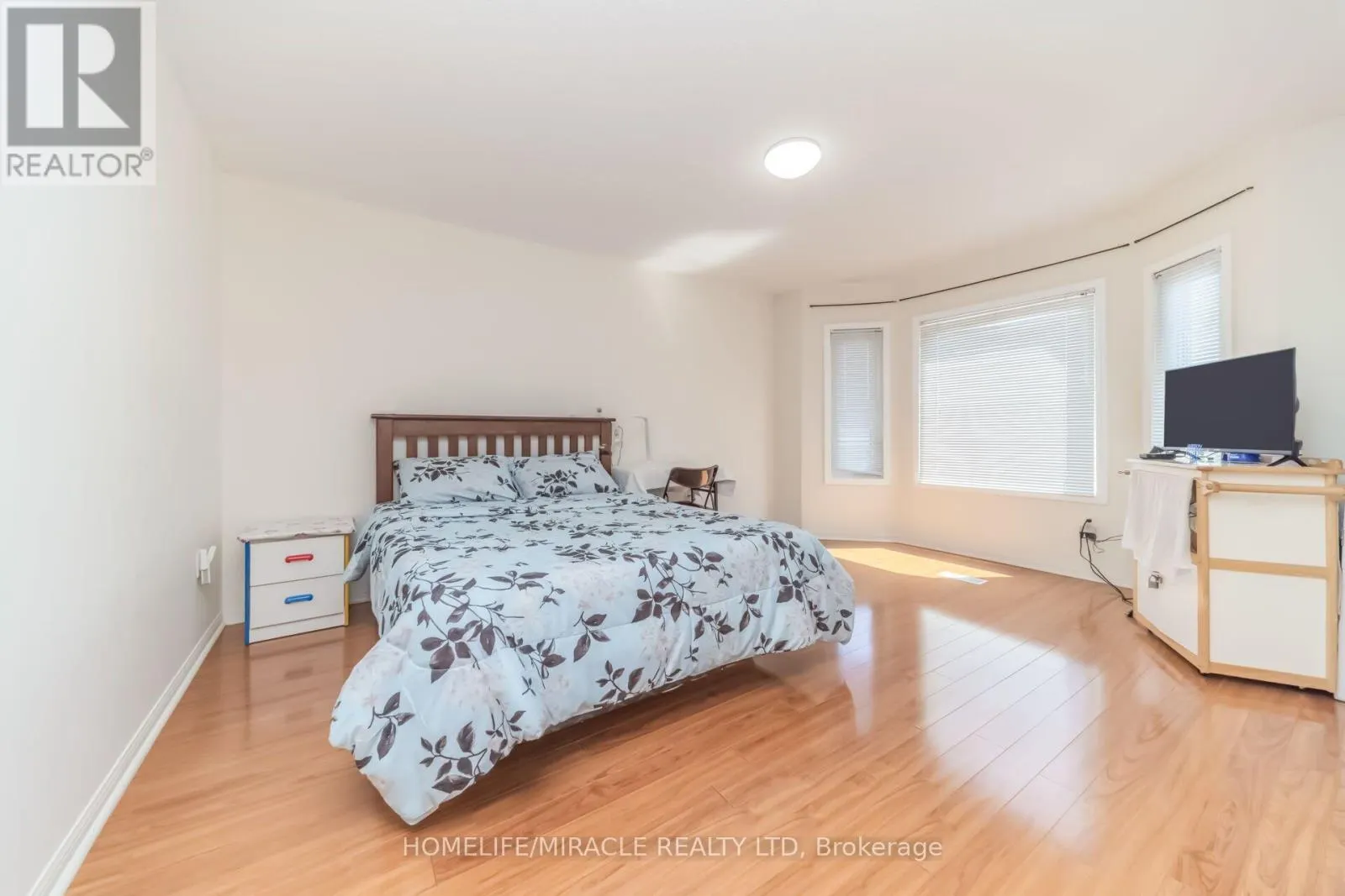 32 GOLD TREE STREET