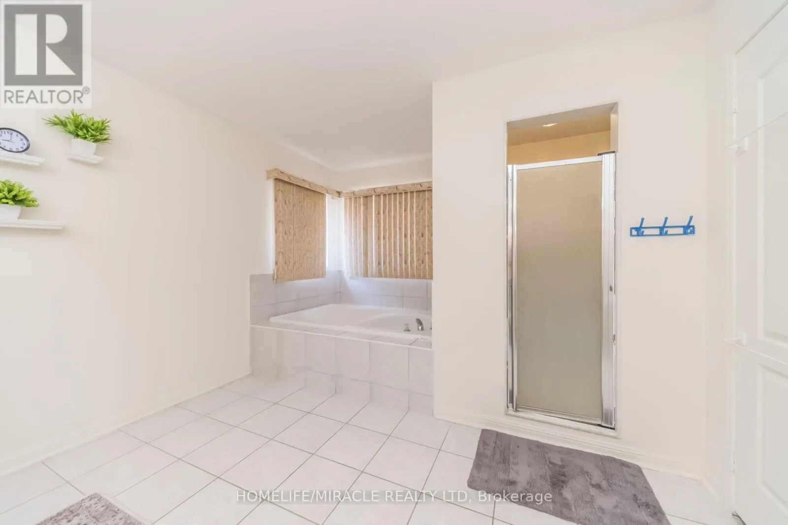 32 GOLD TREE STREET