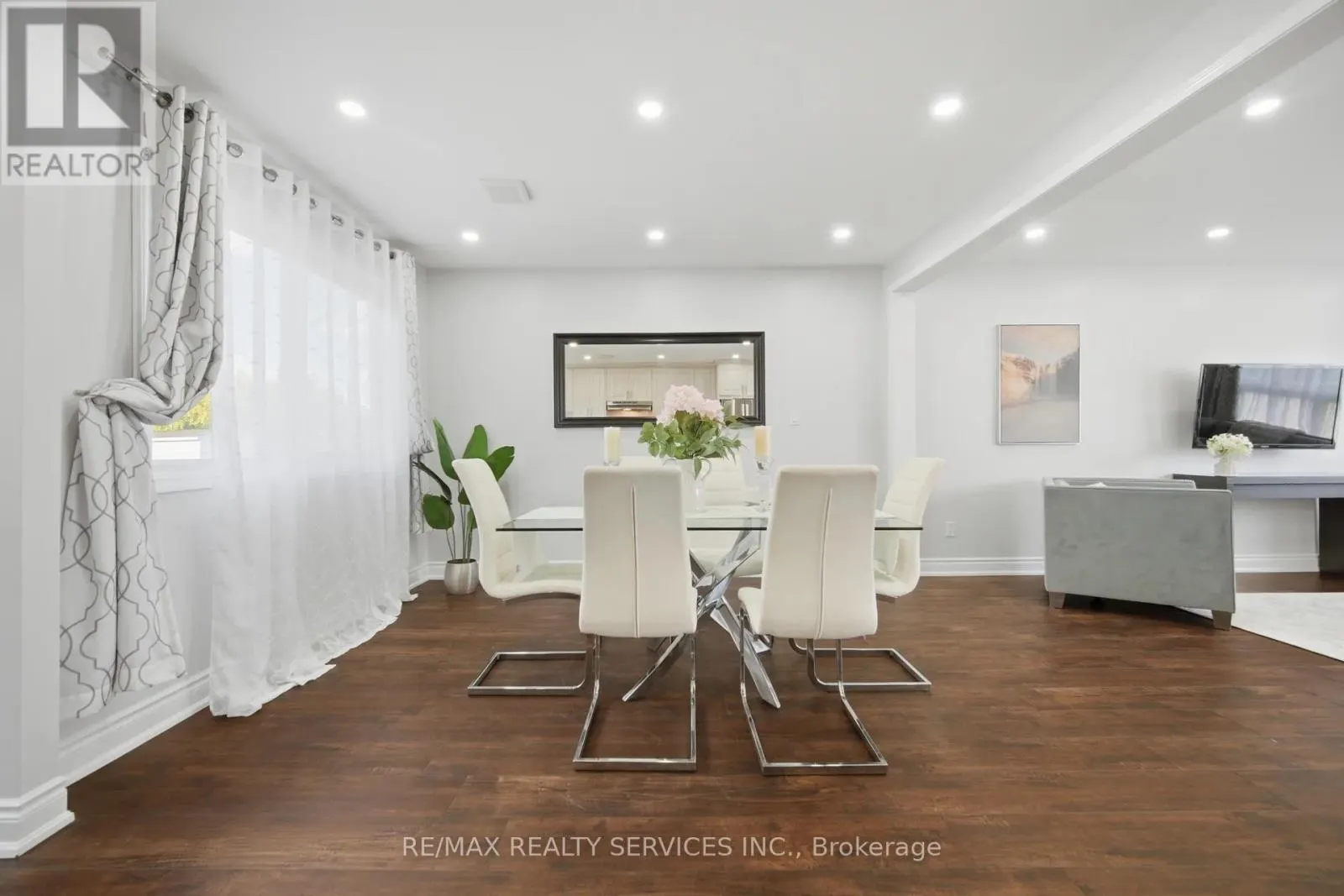 607 WOODWARD AVENUE