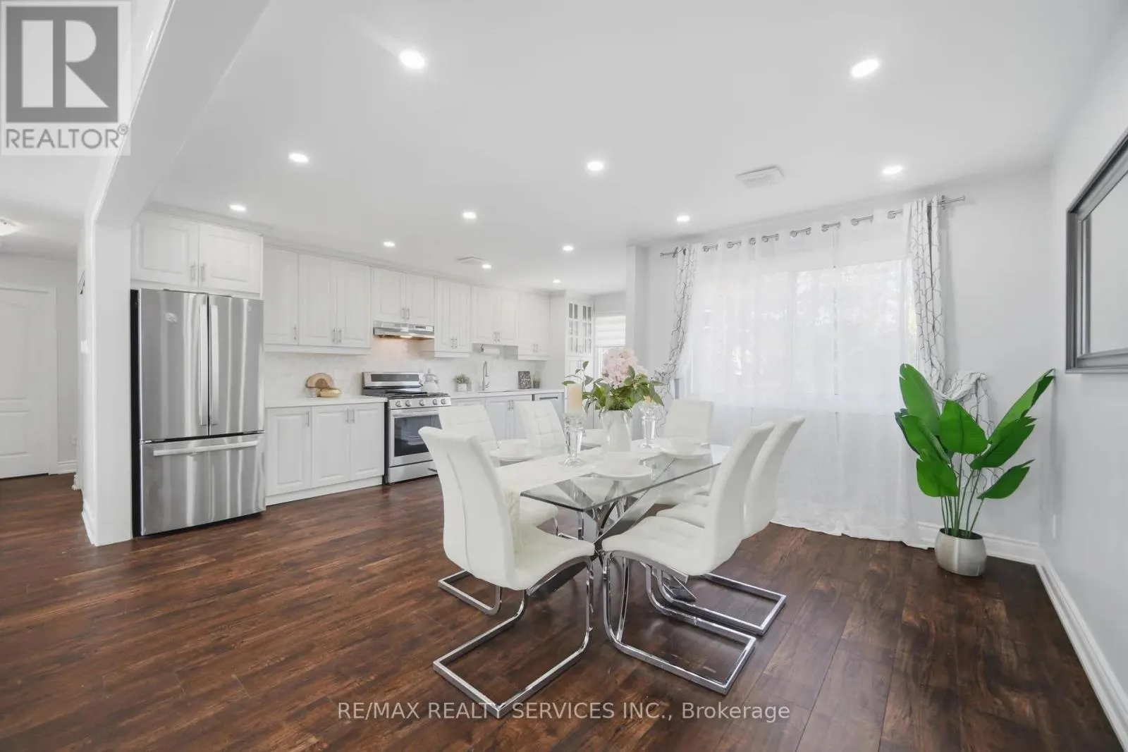 607 WOODWARD AVENUE