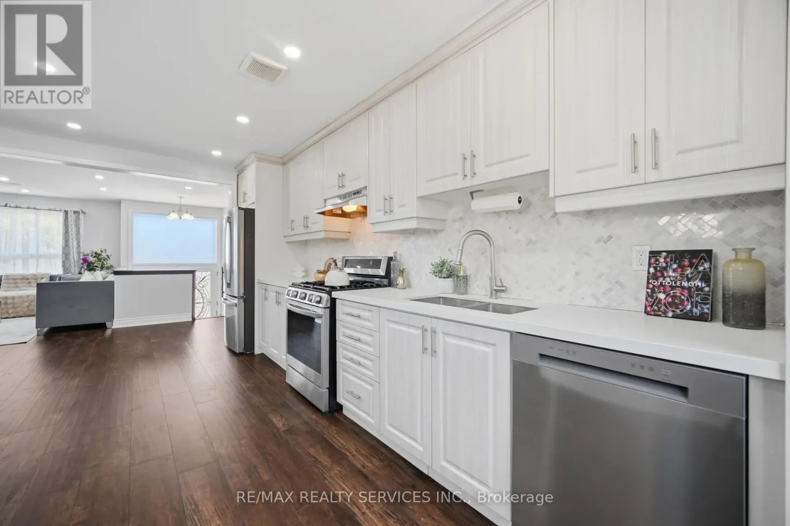 607 WOODWARD AVENUE