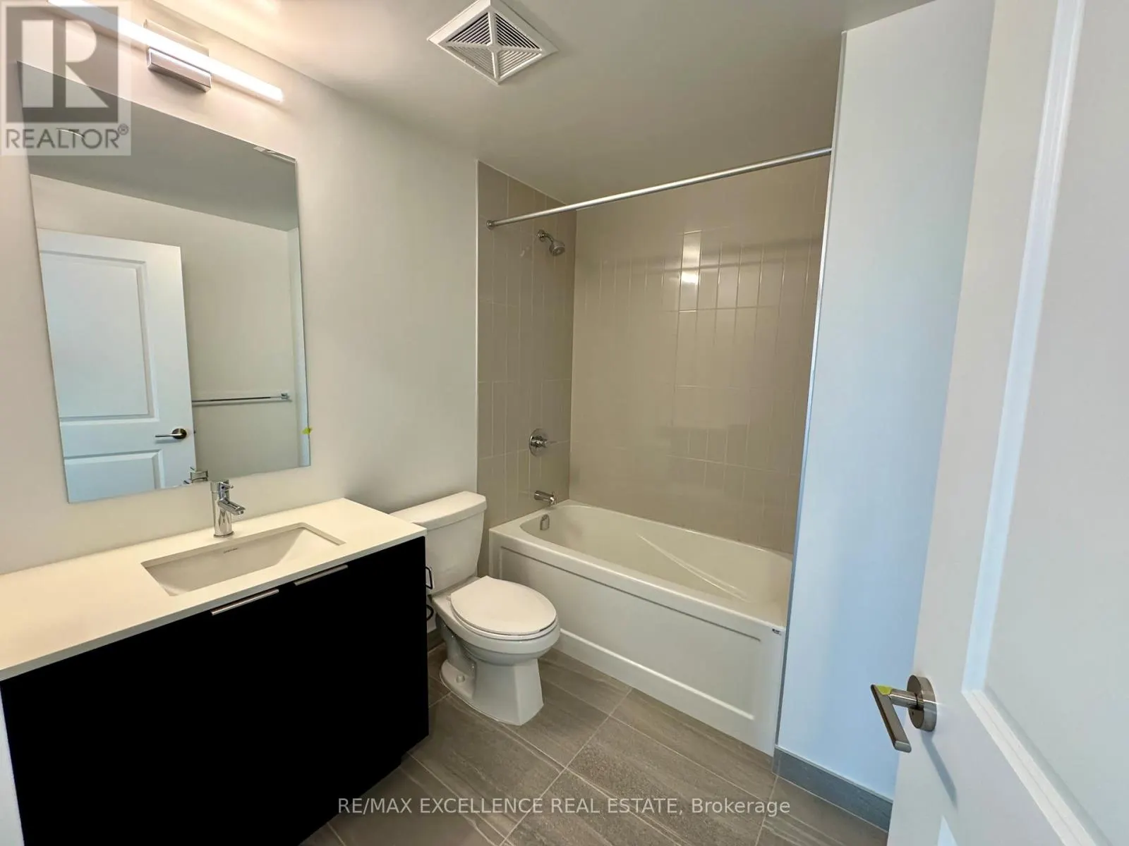 419 - 15 SKYRIDGE DRIVE
