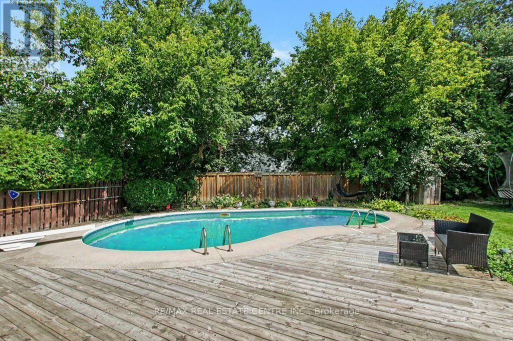 806 HUDSON COURT