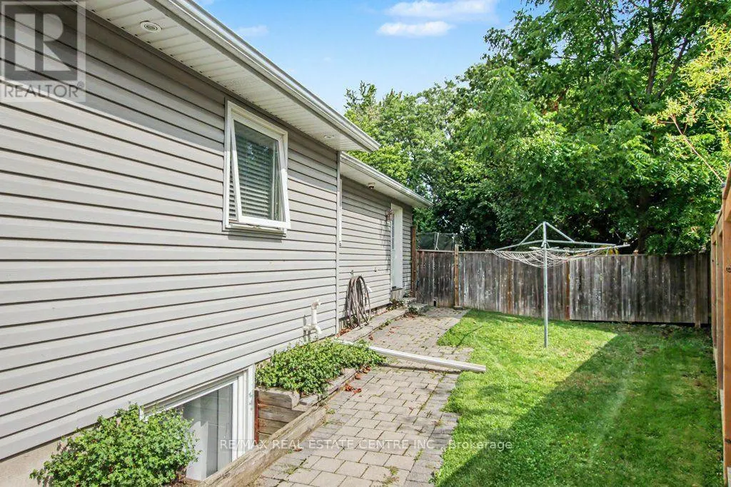 806 HUDSON COURT