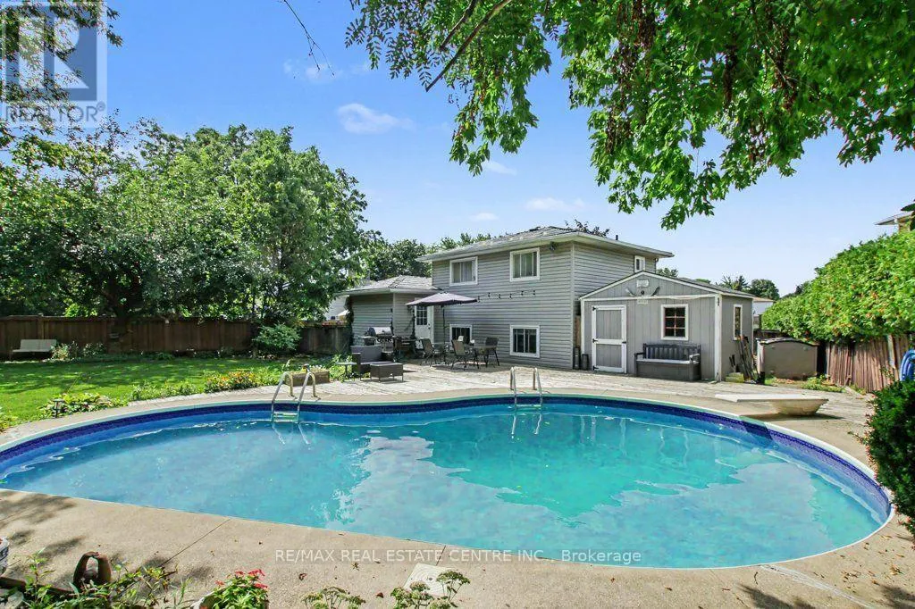 806 HUDSON COURT