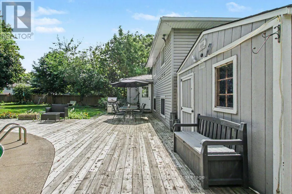 806 HUDSON COURT