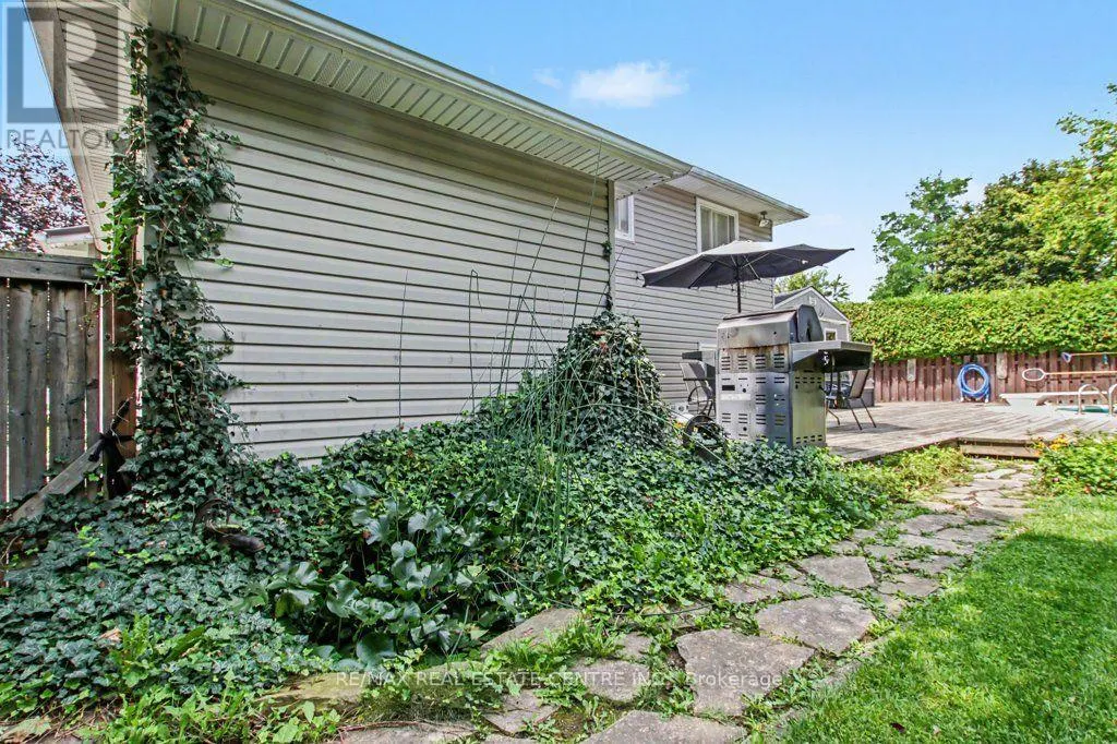 806 HUDSON COURT