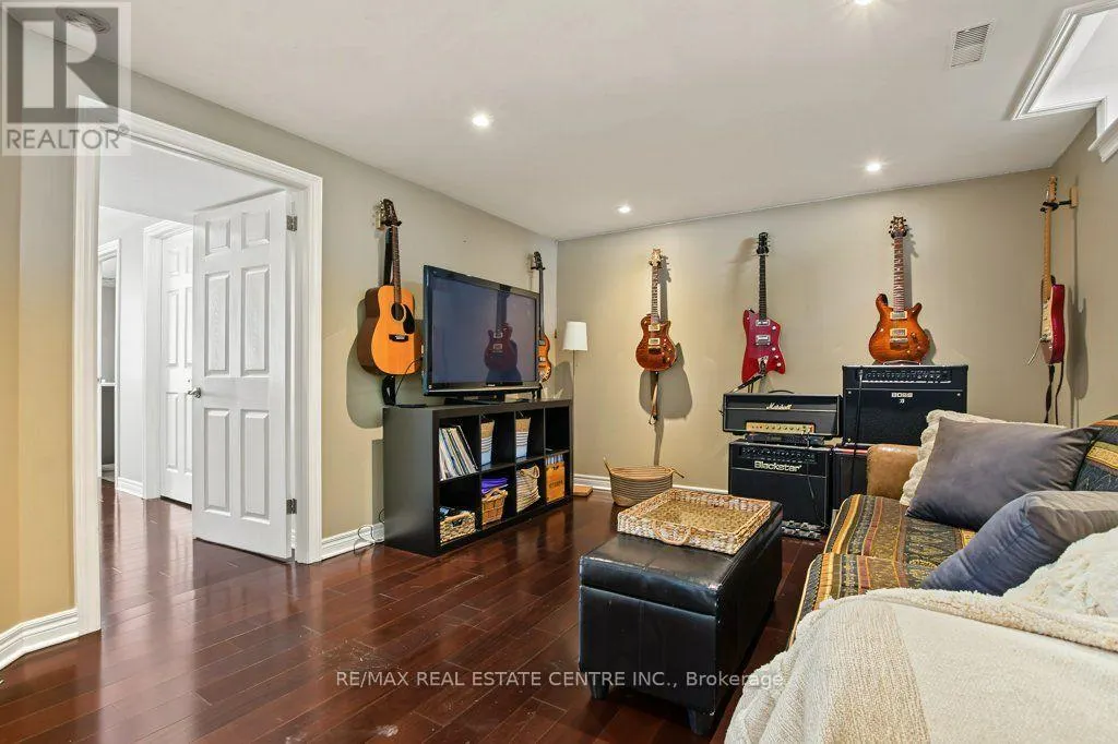 806 HUDSON COURT