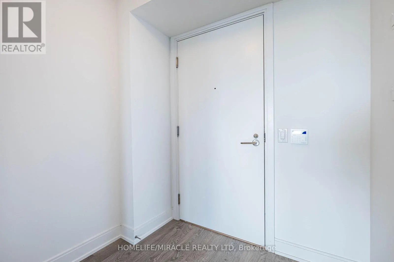 1001 - 70 ANNIE CRAIG DRIVE