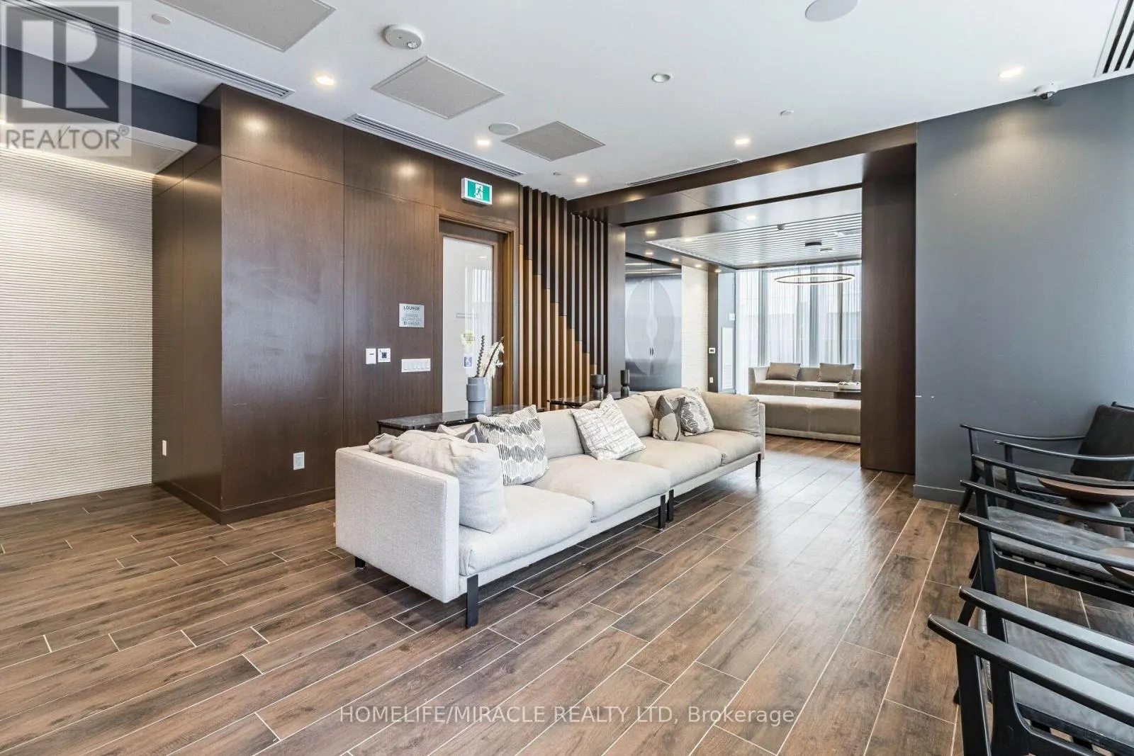 1001 - 70 ANNIE CRAIG DRIVE