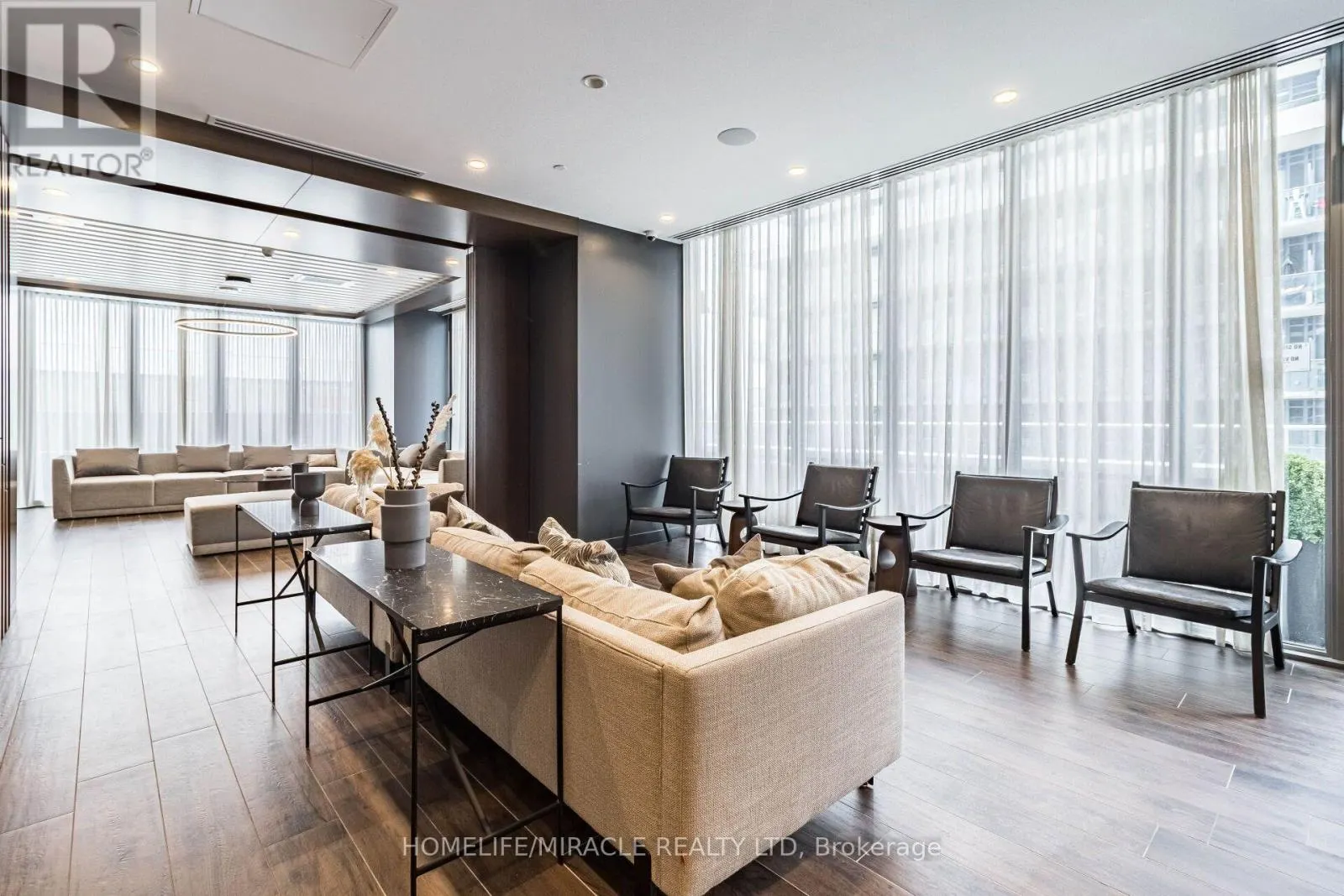 1001 - 70 ANNIE CRAIG DRIVE