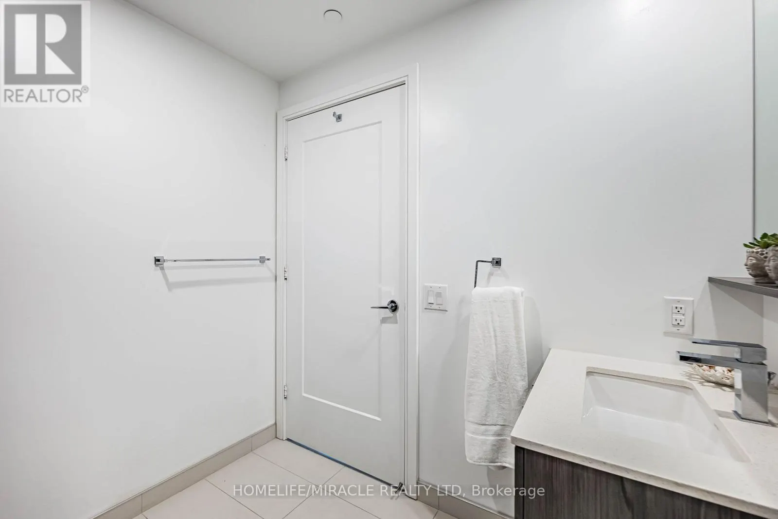1001 - 70 ANNIE CRAIG DRIVE