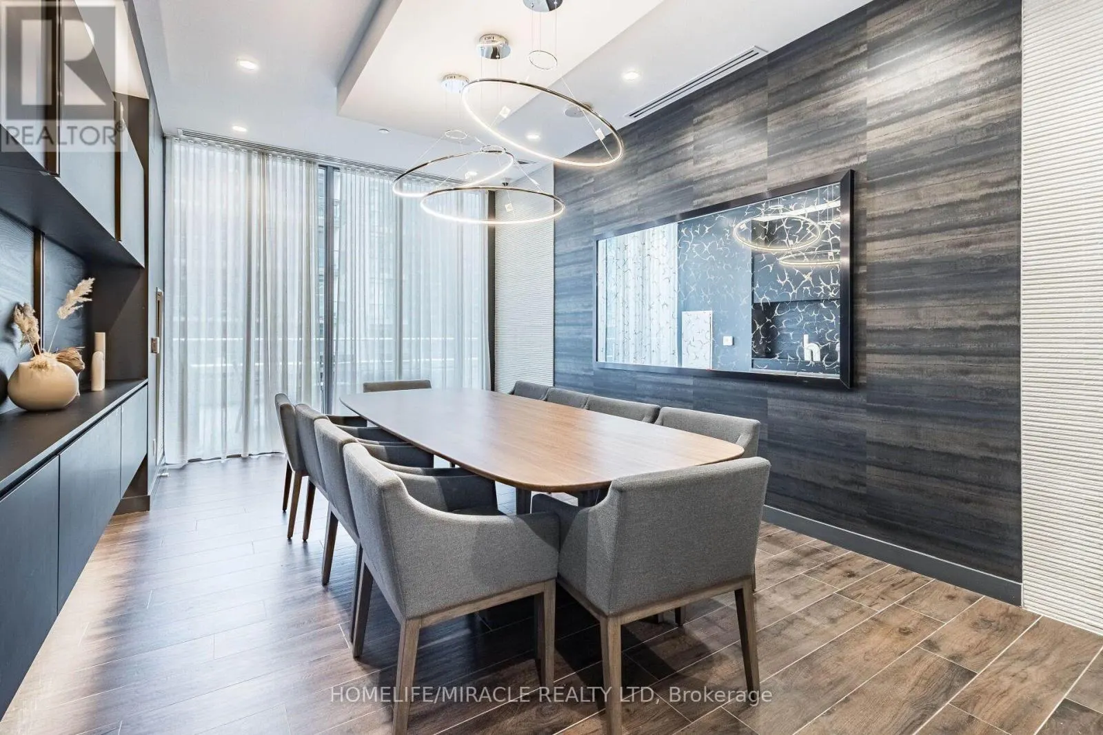 1001 - 70 ANNIE CRAIG DRIVE