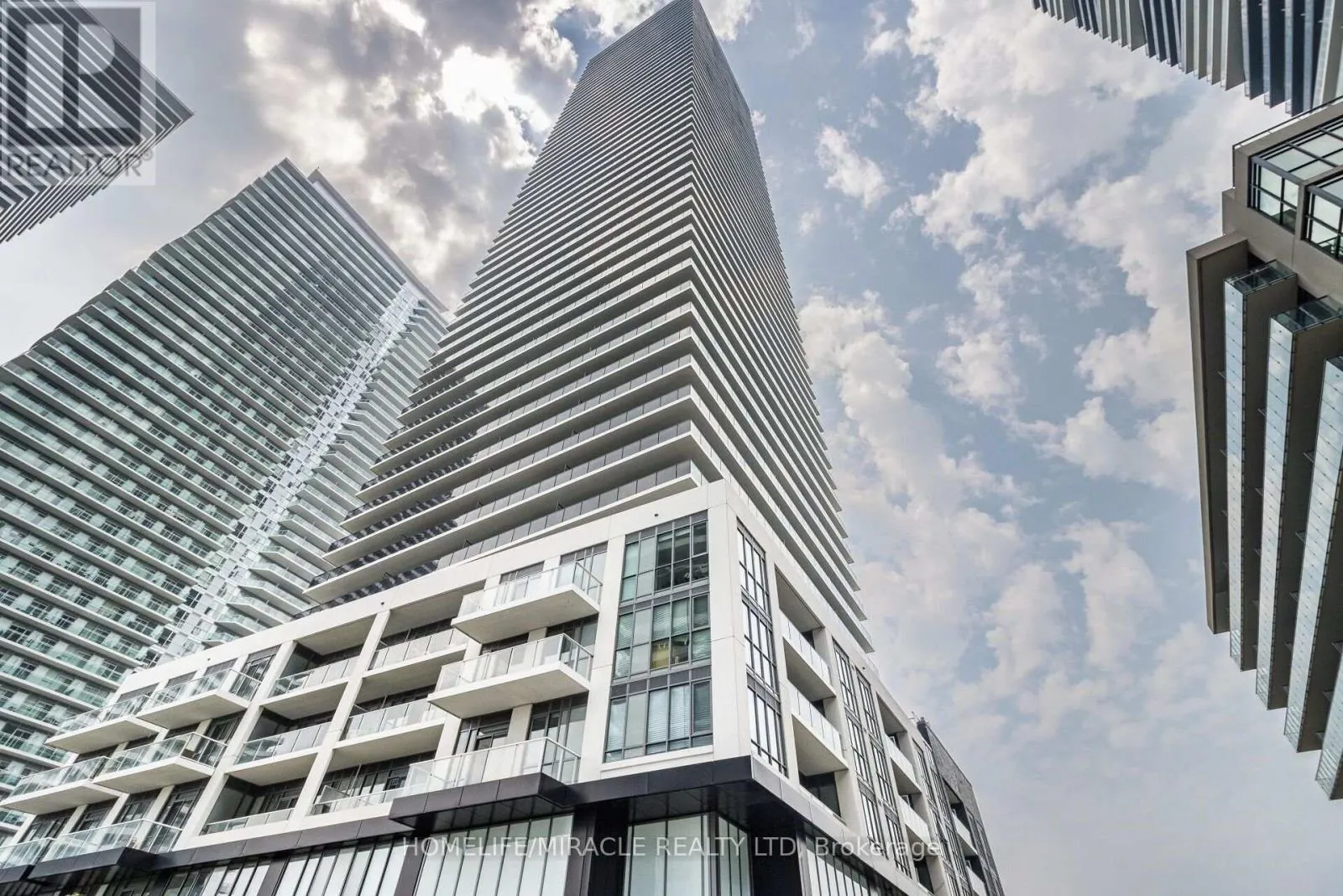 1001 - 70 ANNIE CRAIG DRIVE