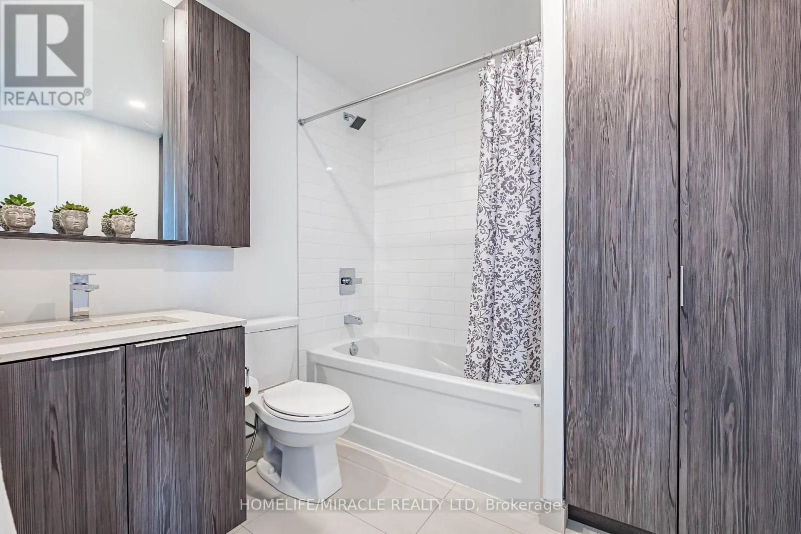 1001 - 70 ANNIE CRAIG DRIVE