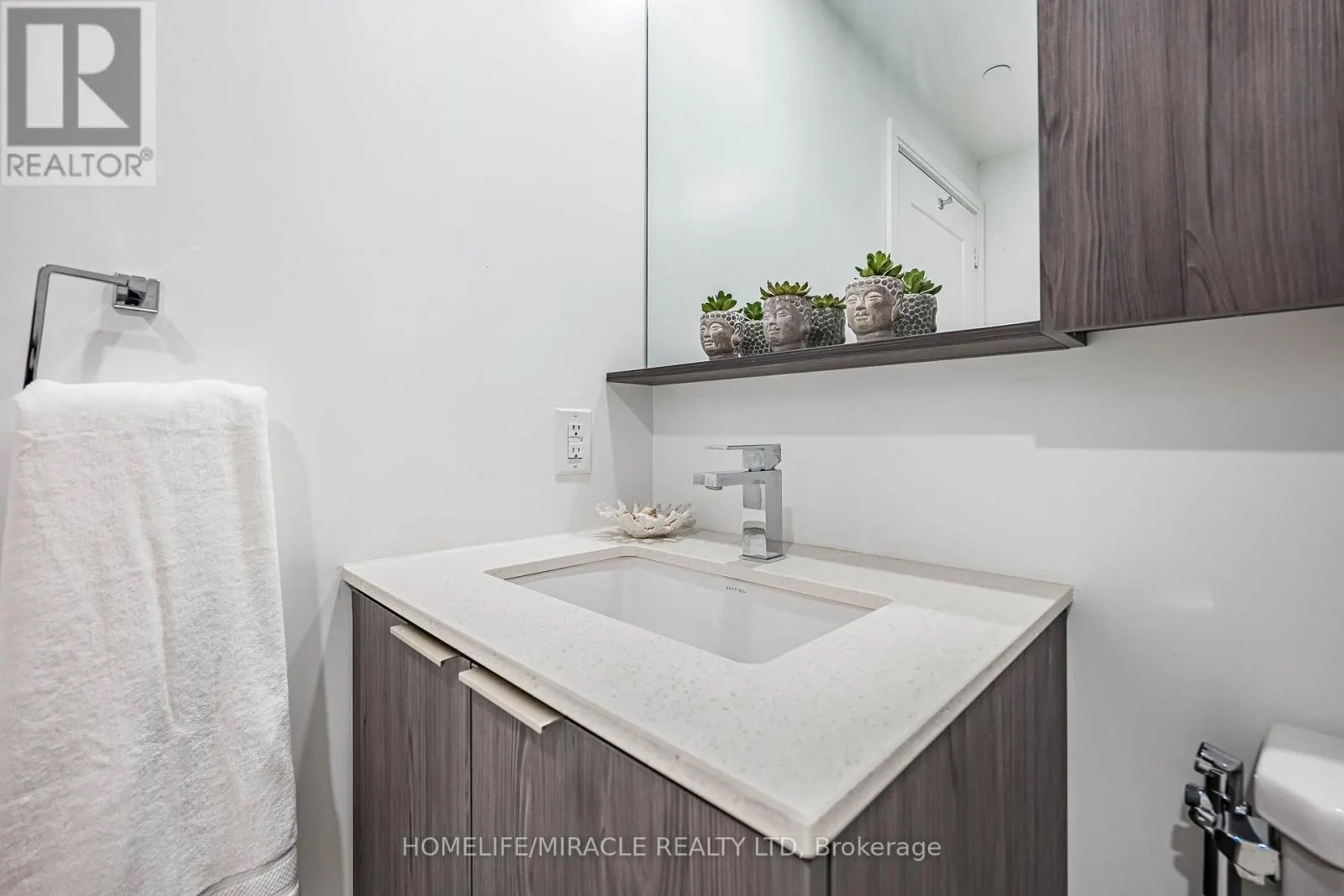 1001 - 70 ANNIE CRAIG DRIVE